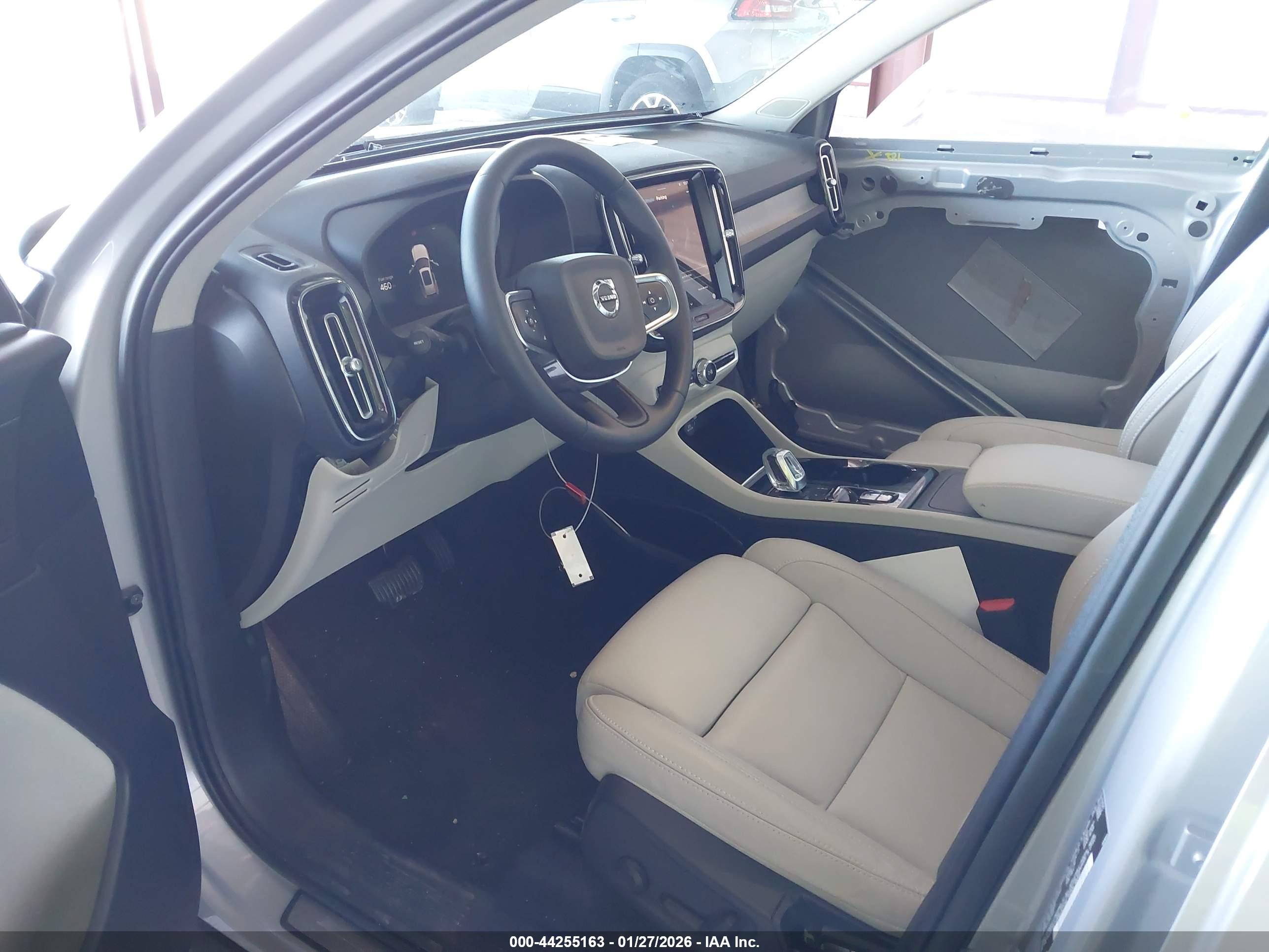VOLVO XC40 image 5