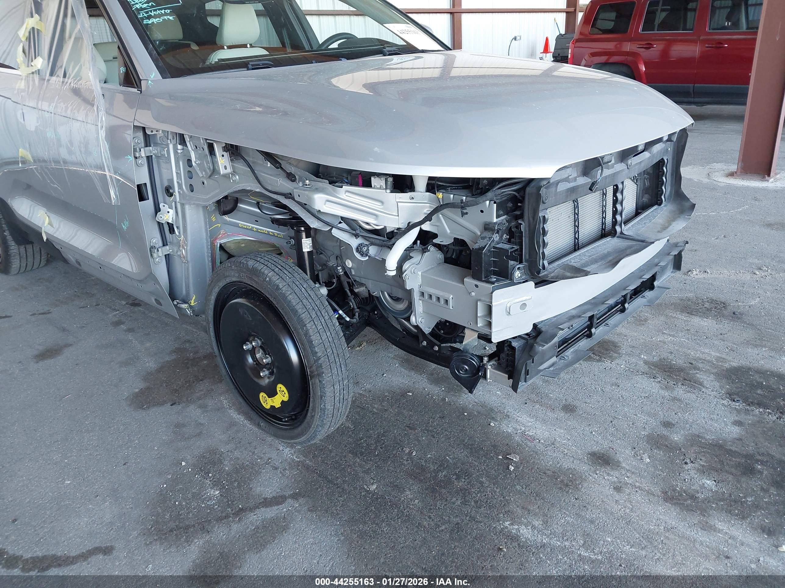 VOLVO XC40 image 6