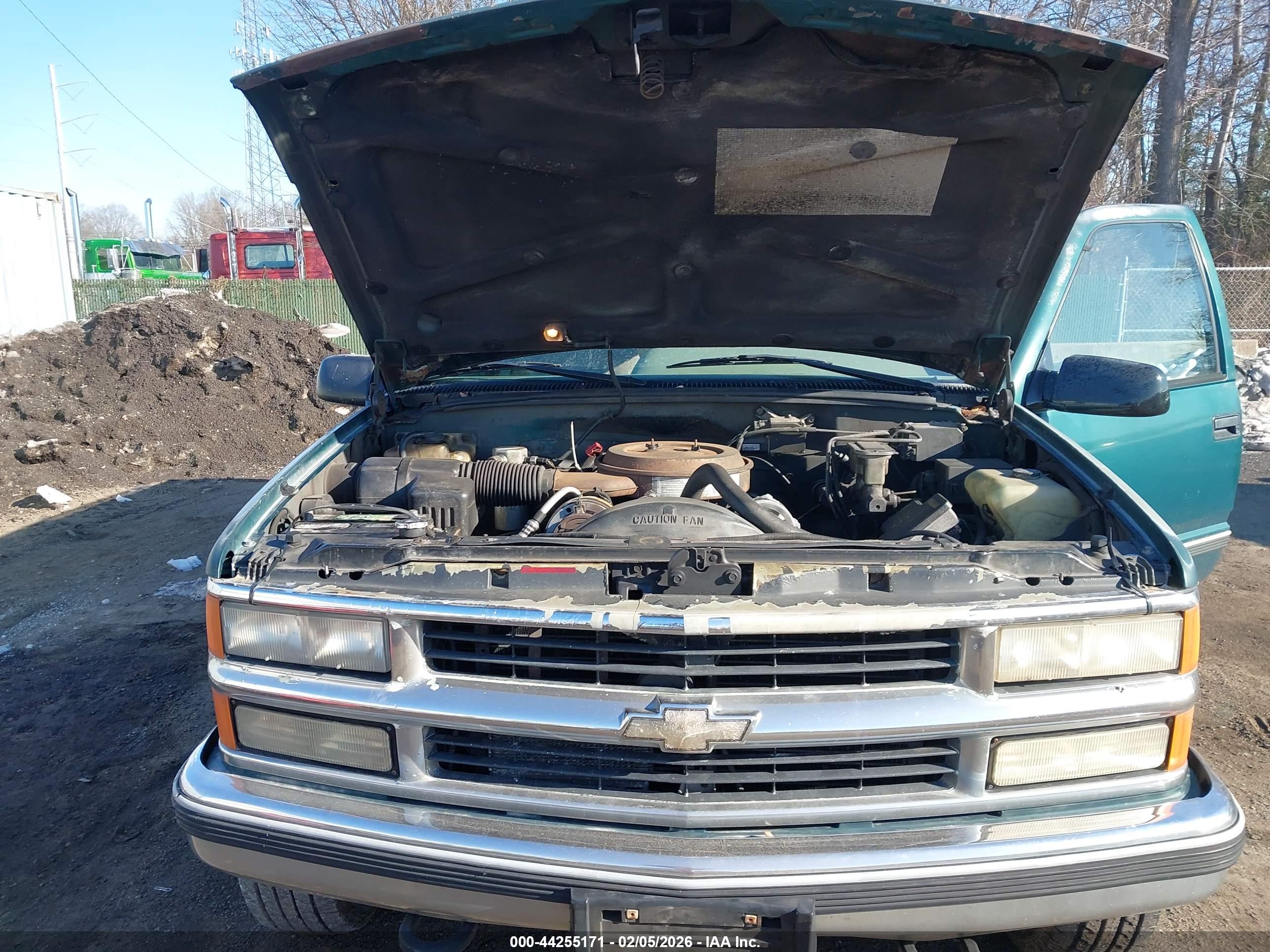 CHEVROLET SUBURBAN image 10