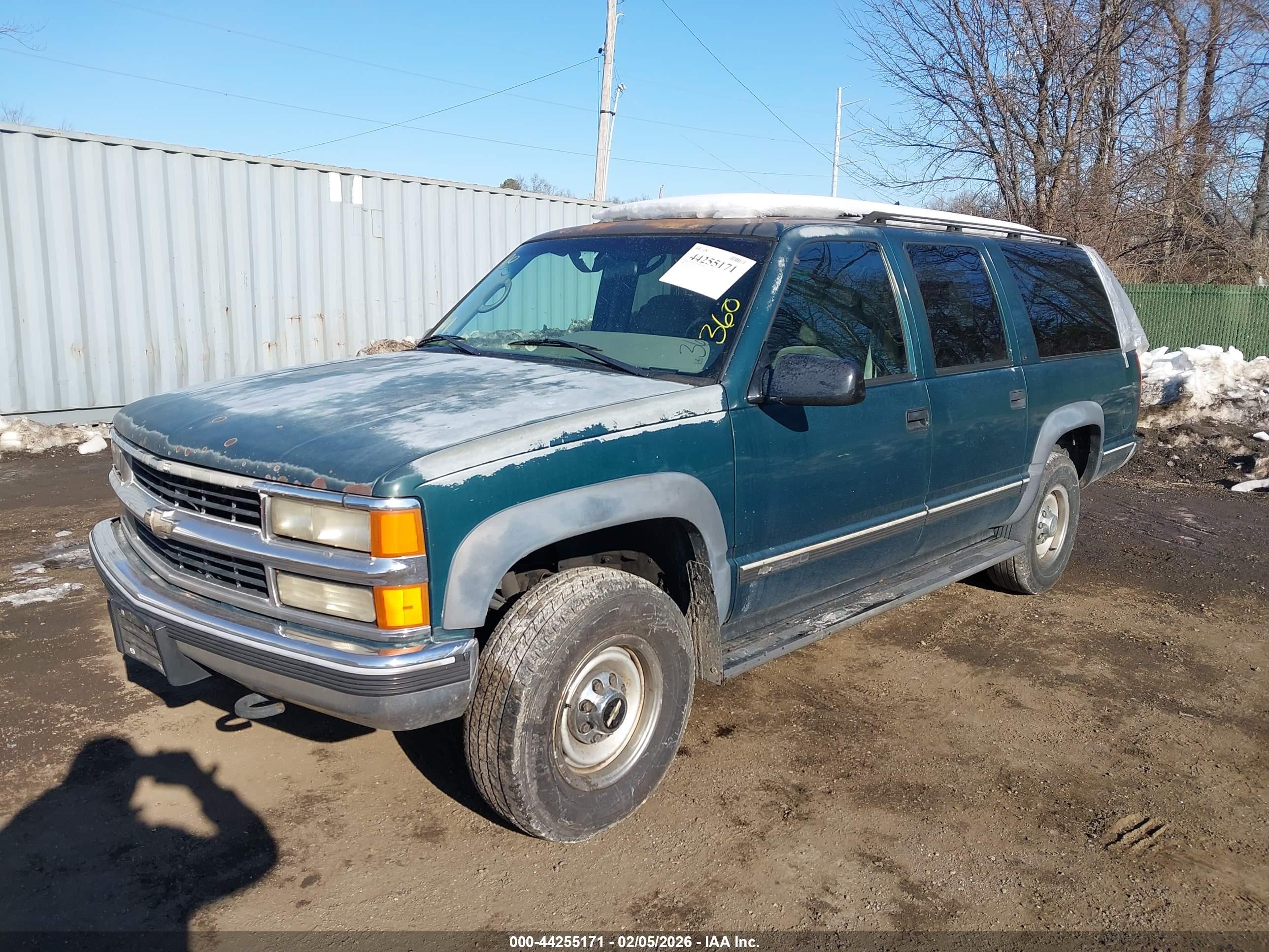 CHEVROLET SUBURBAN image 2