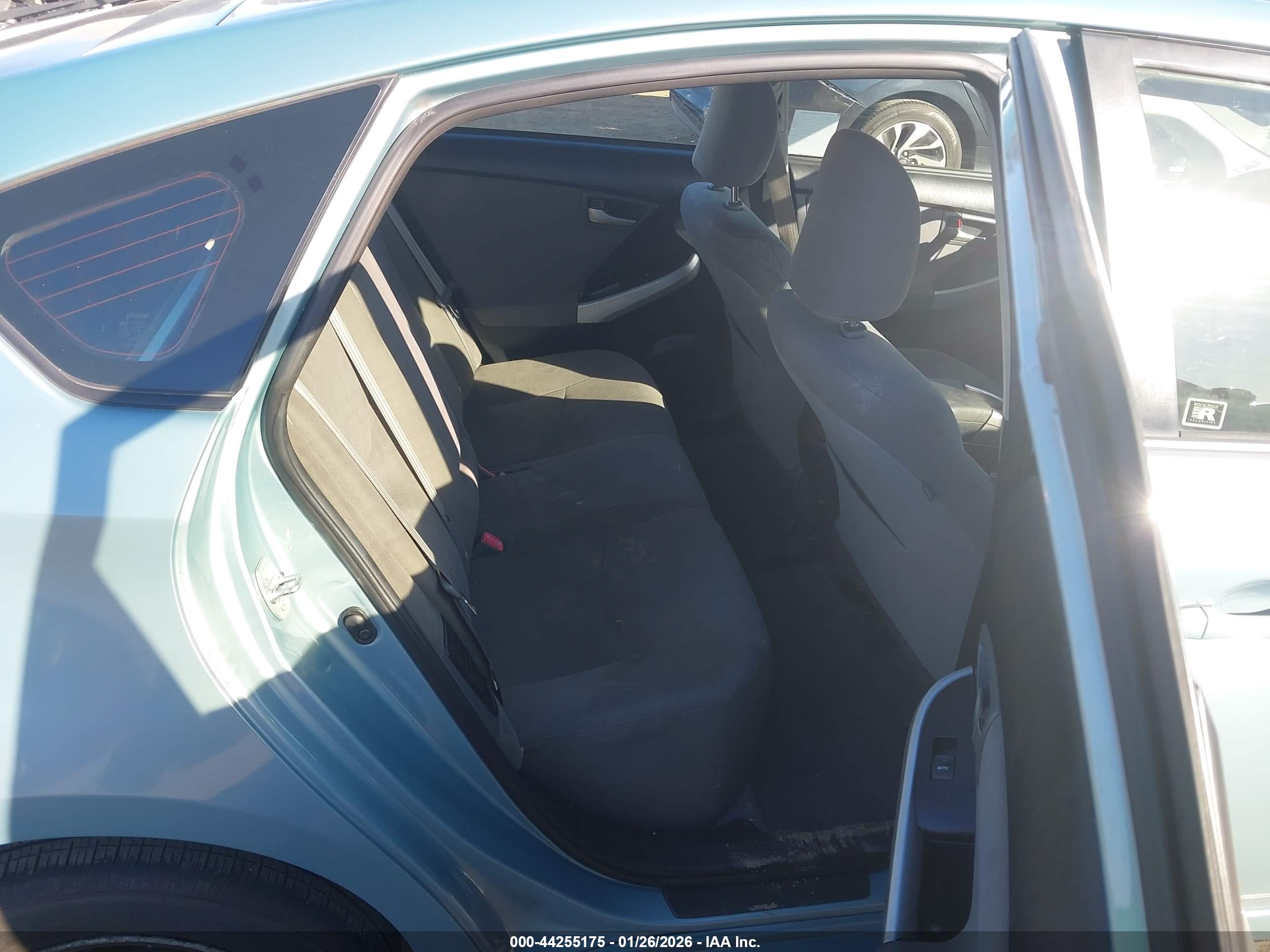 TOYOTA PRIUS image 8