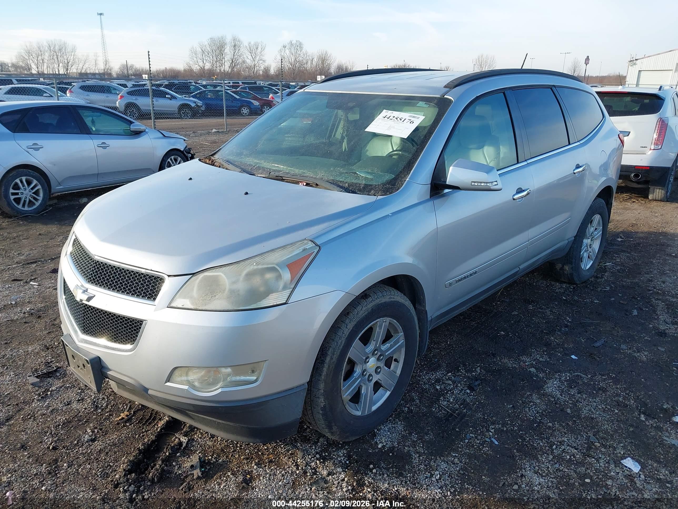CHEVROLET TRAVERSE image 2