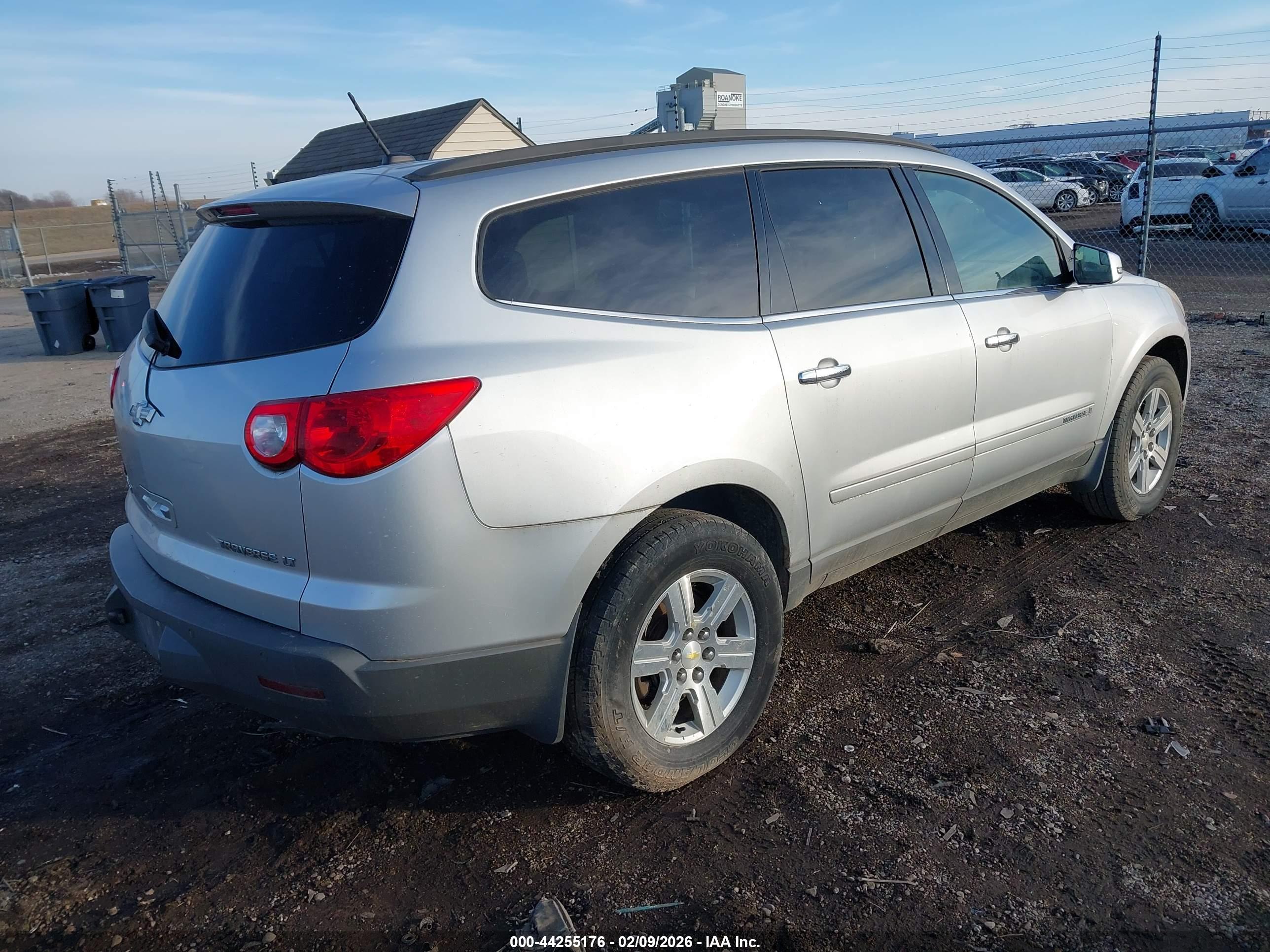 CHEVROLET TRAVERSE image 4