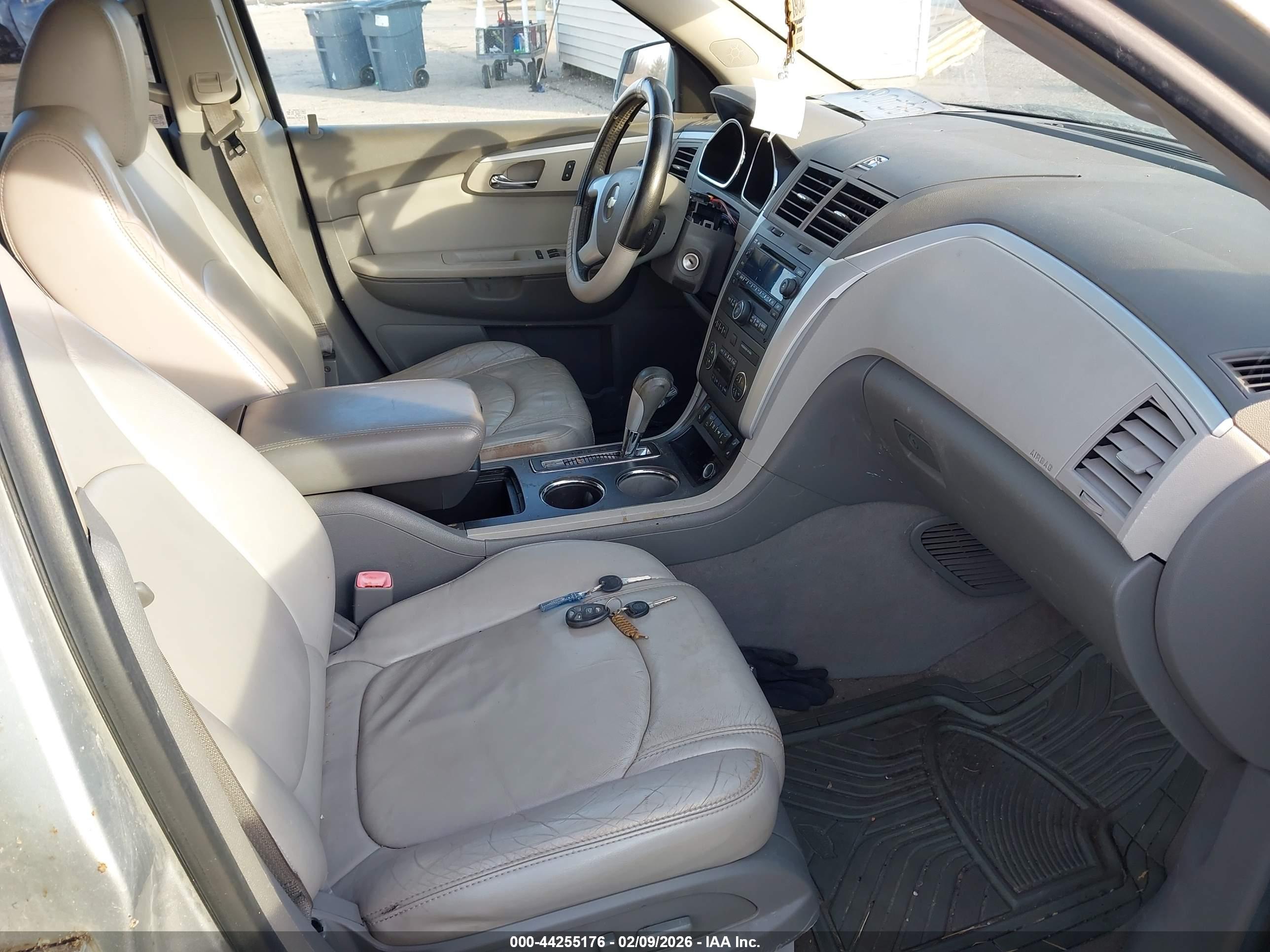 CHEVROLET TRAVERSE image 5