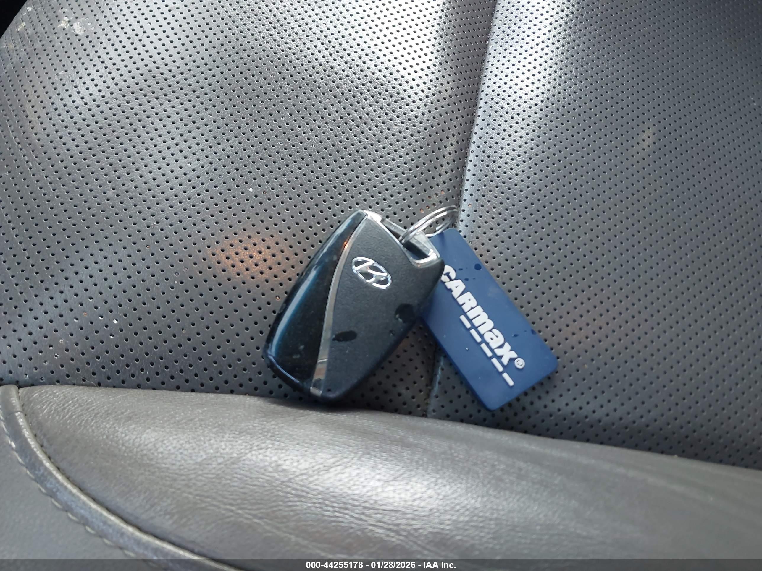 HYUNDAI SANTA image 11