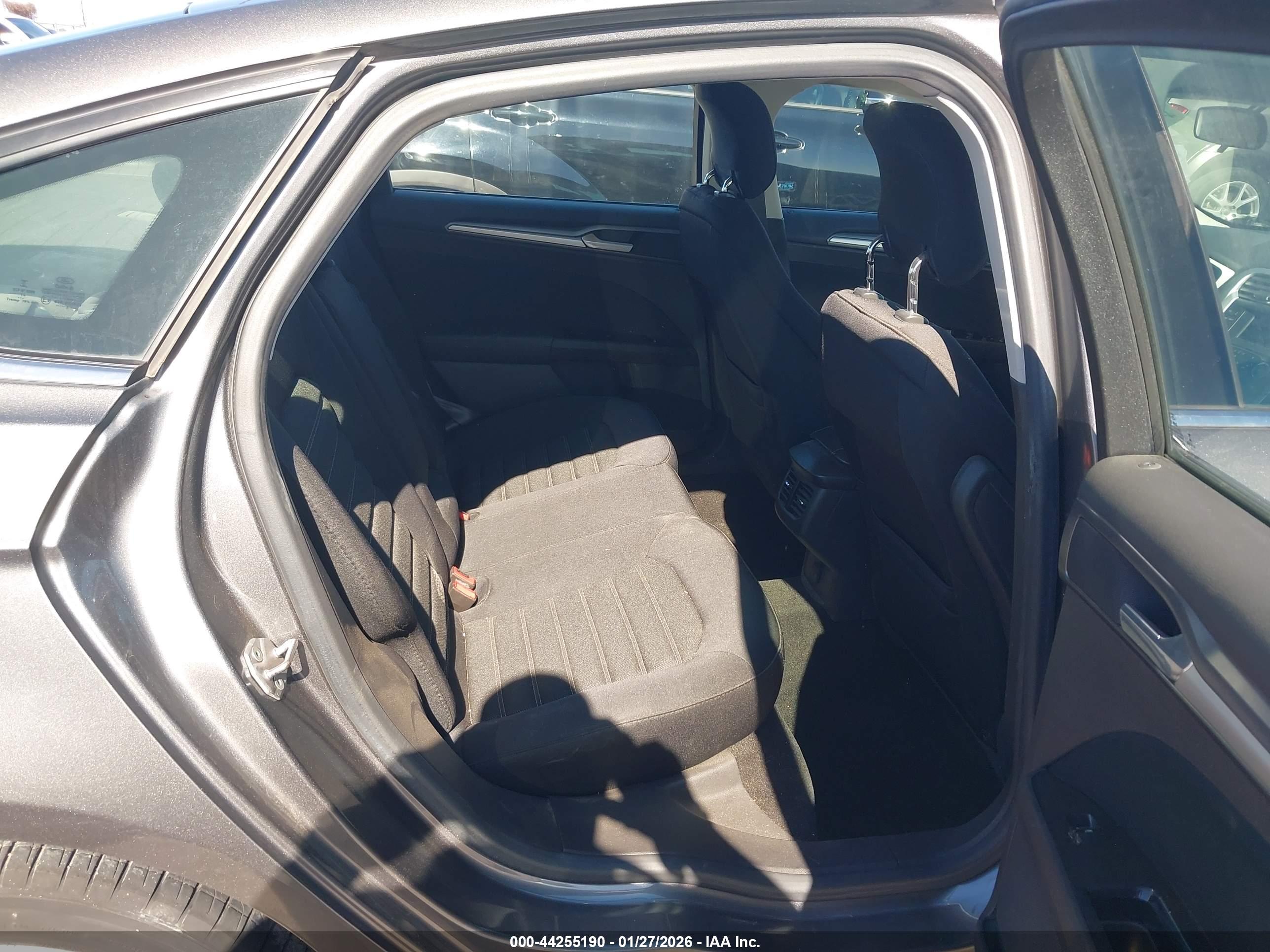 FORD FUSION image 8