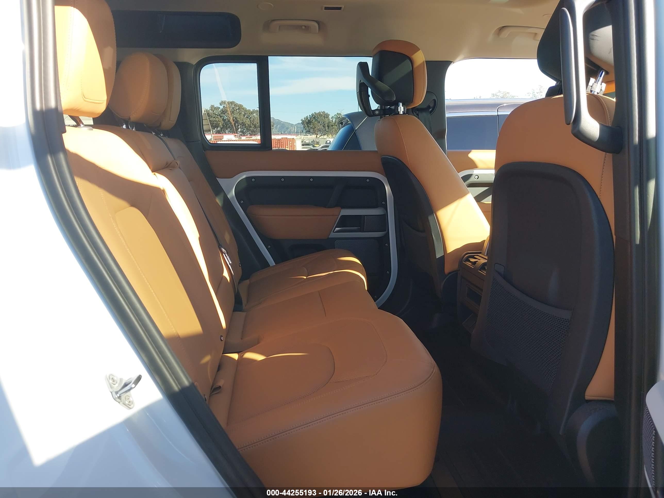 LAND ROVER image 8