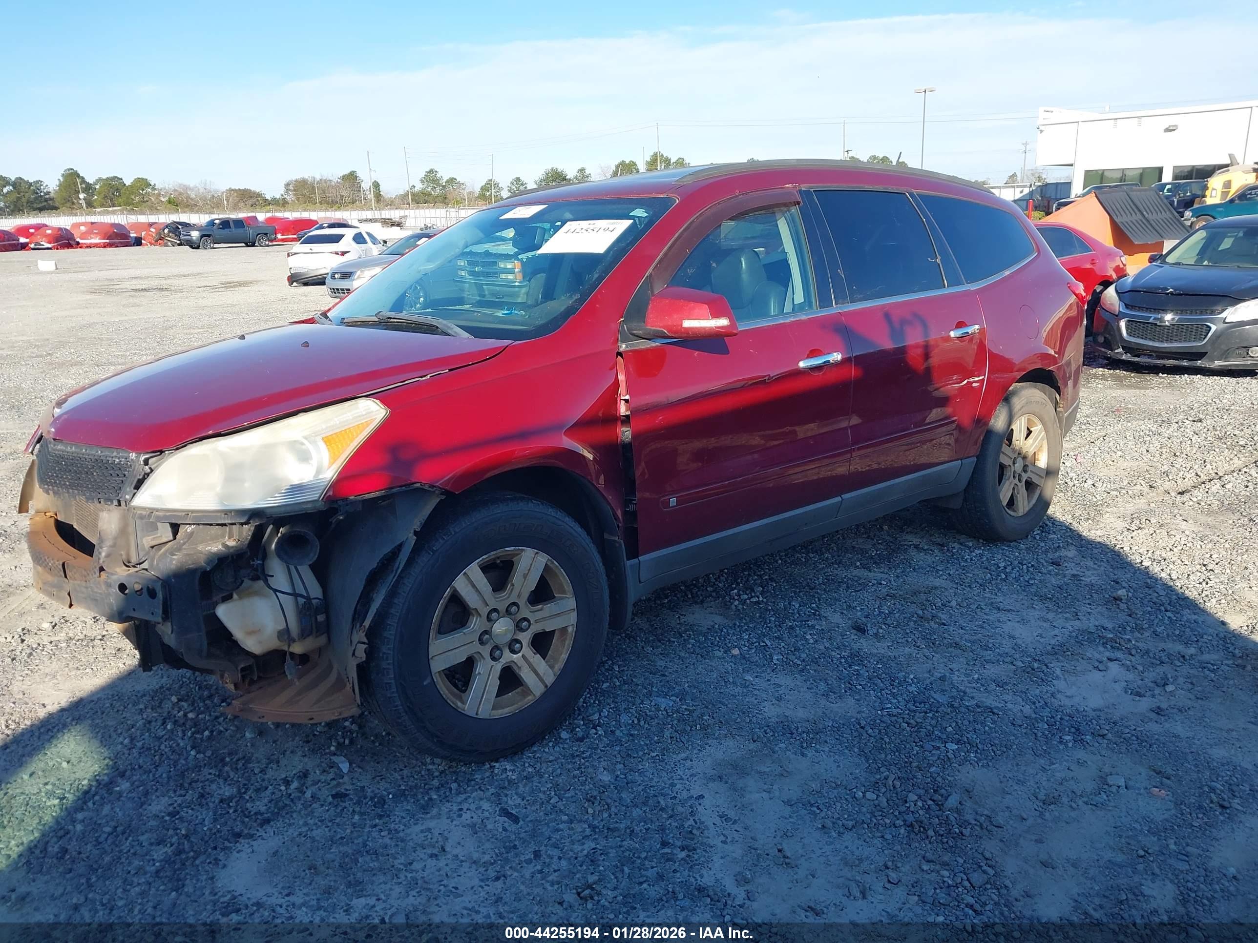 CHEVROLET TRAVERSE image 2