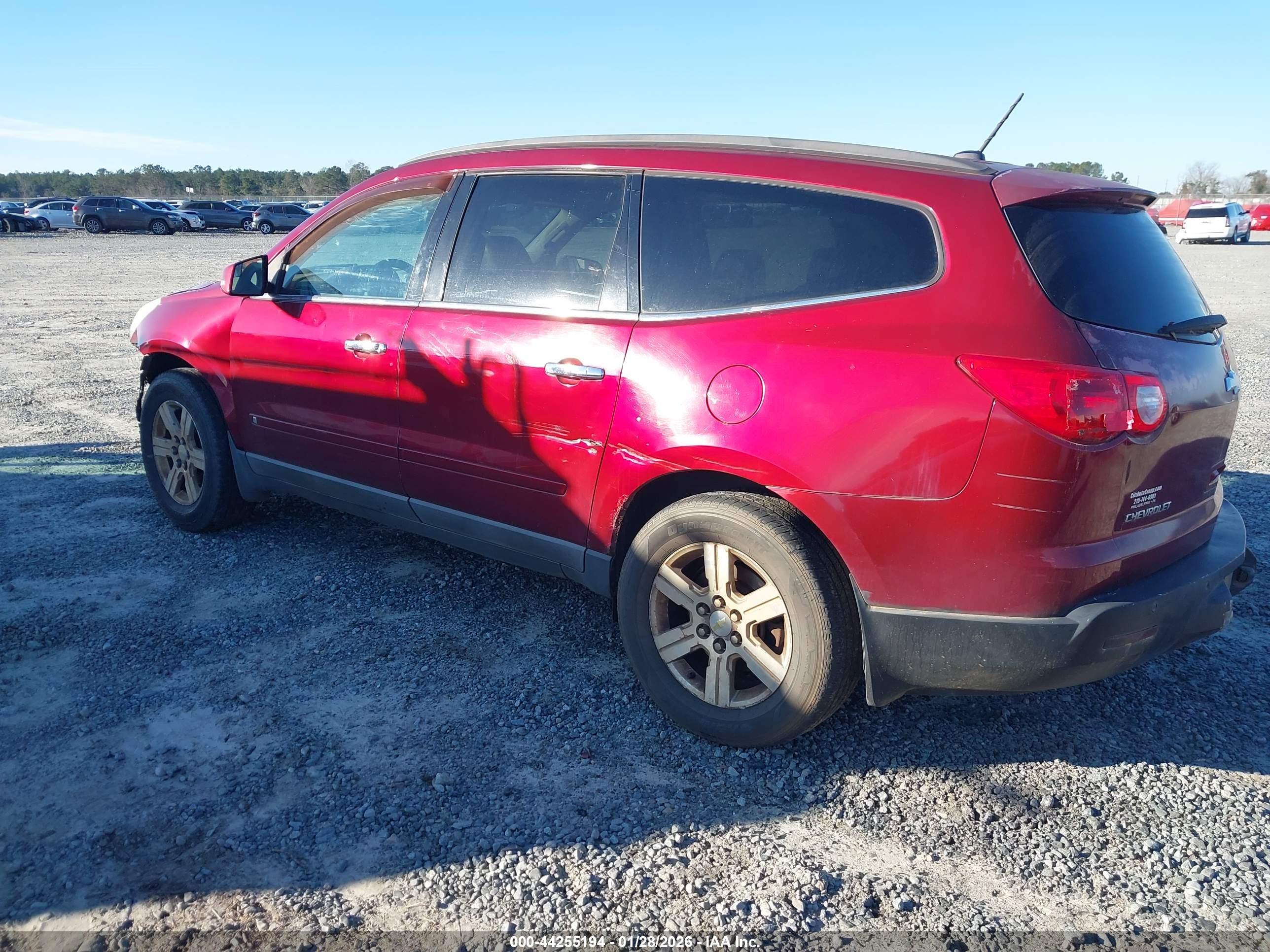 CHEVROLET TRAVERSE image 3