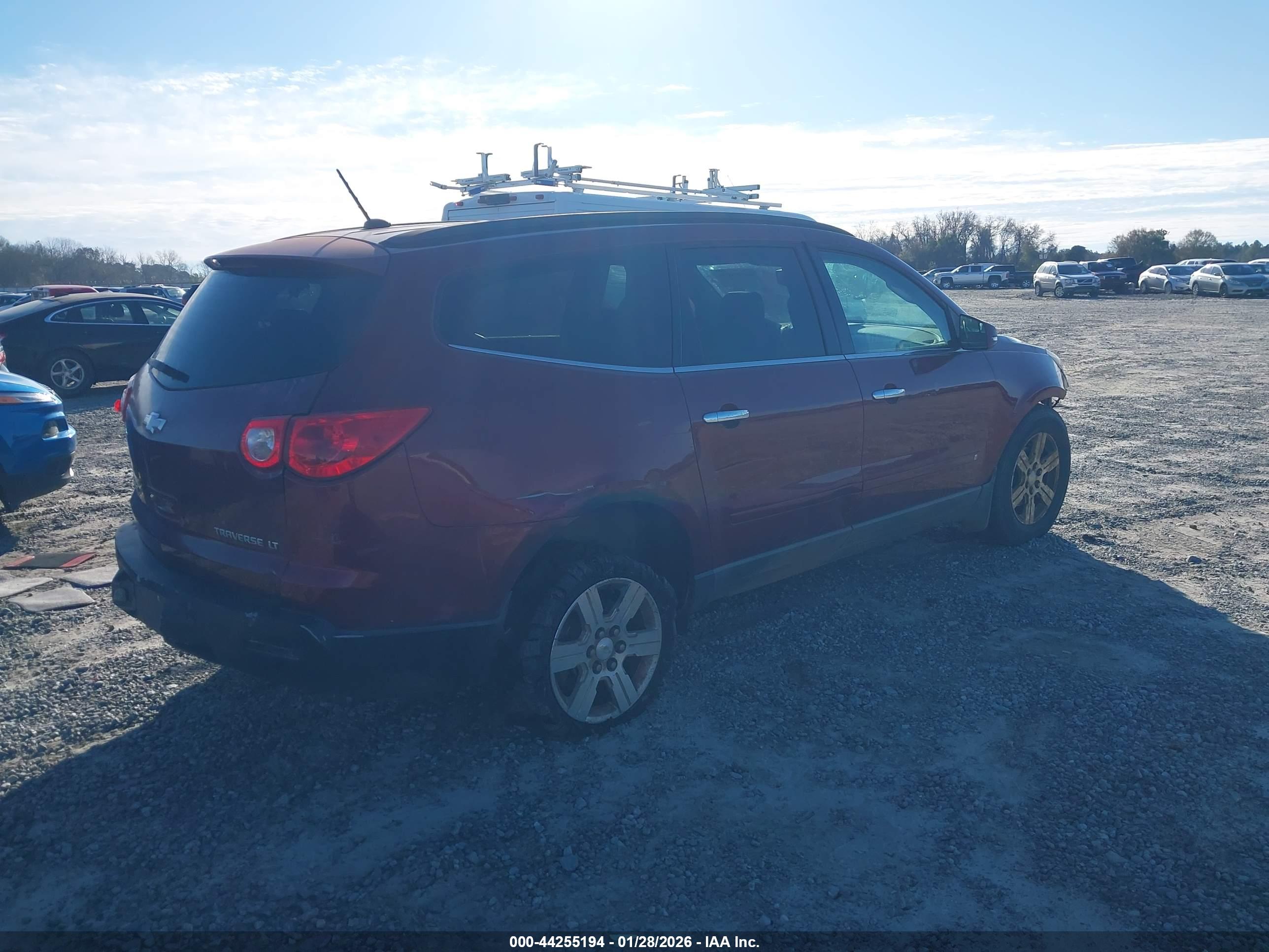 CHEVROLET TRAVERSE image 4