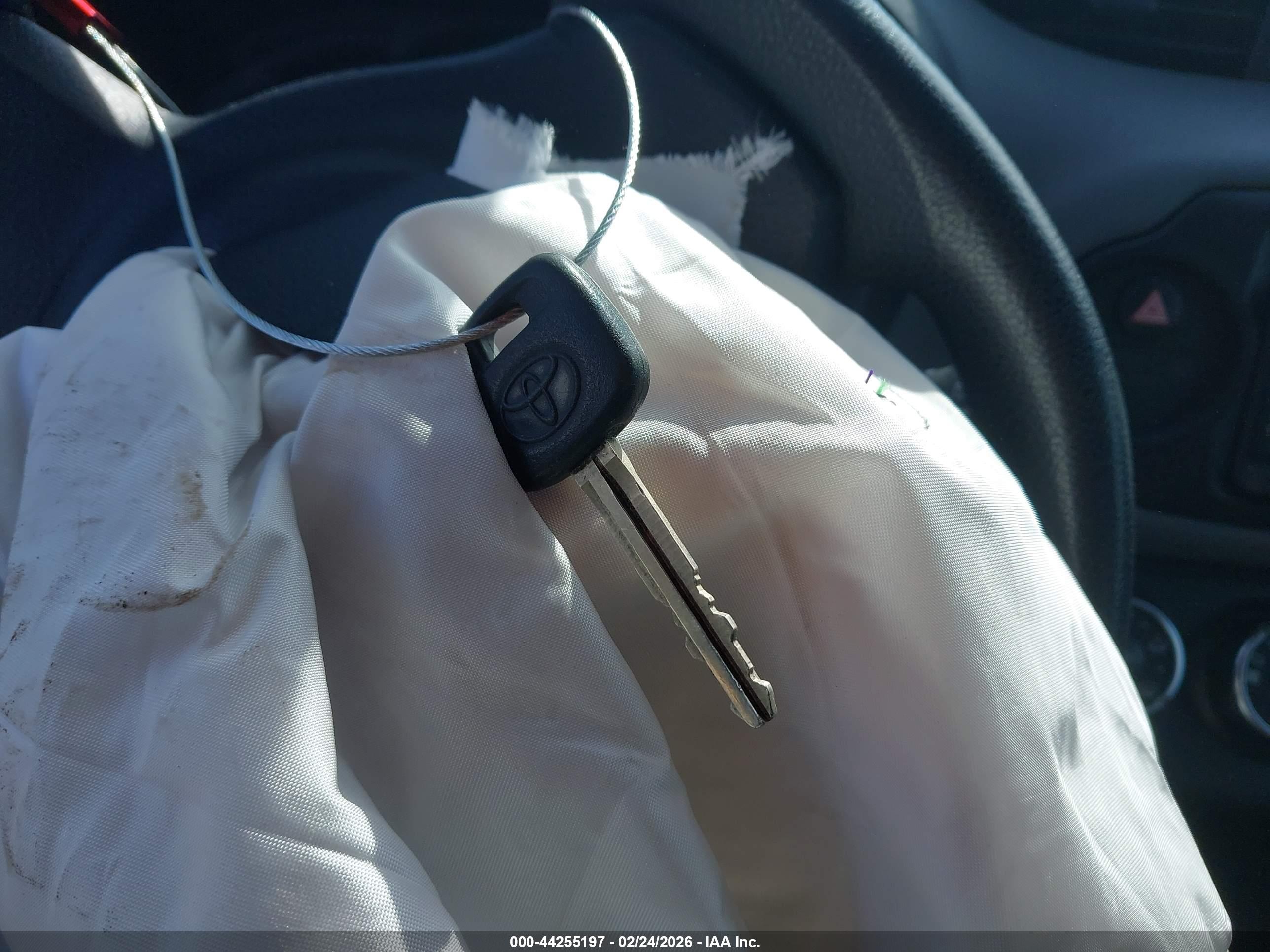 TOYOTA YARIS image 11