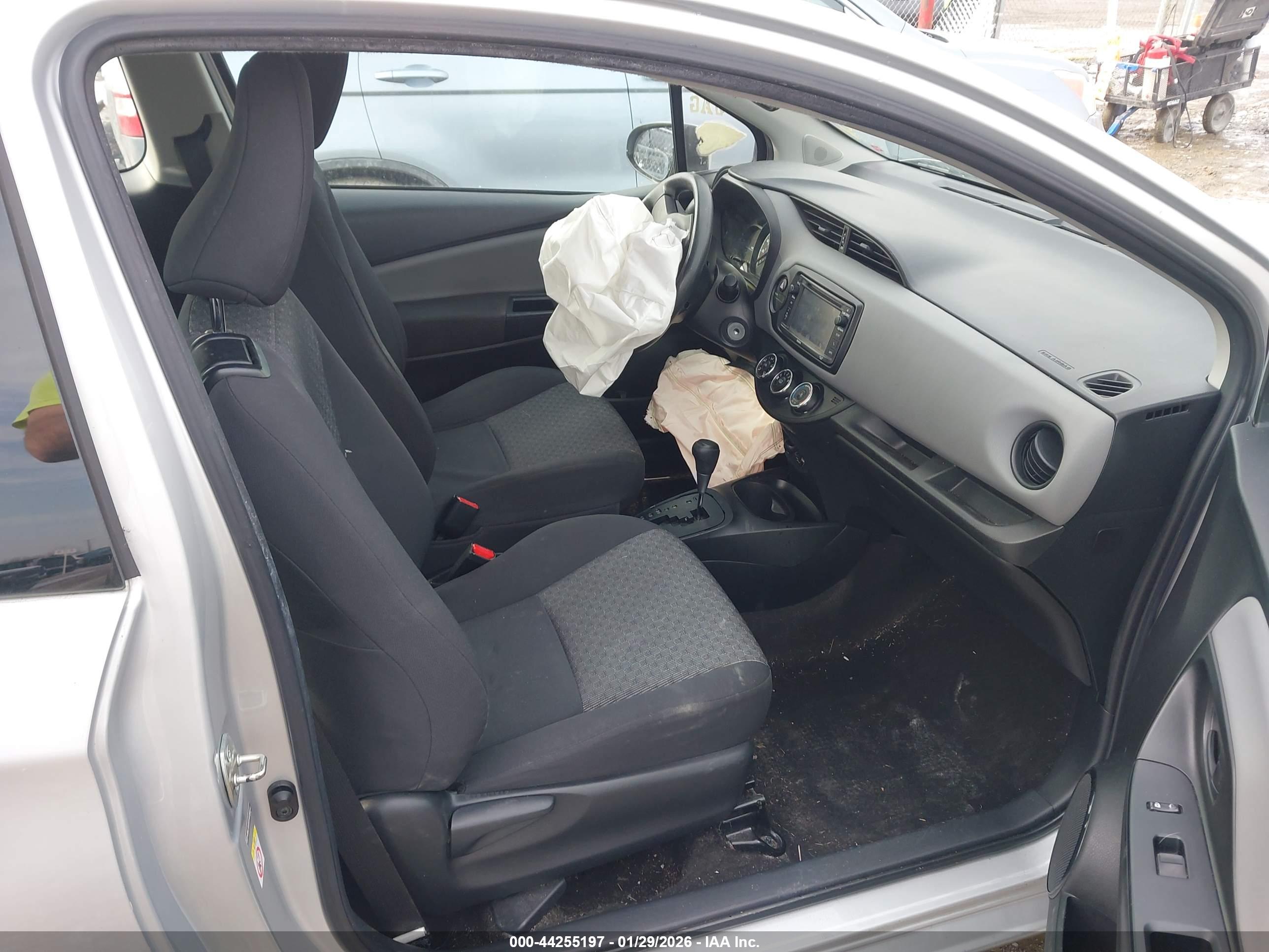 TOYOTA YARIS image 5