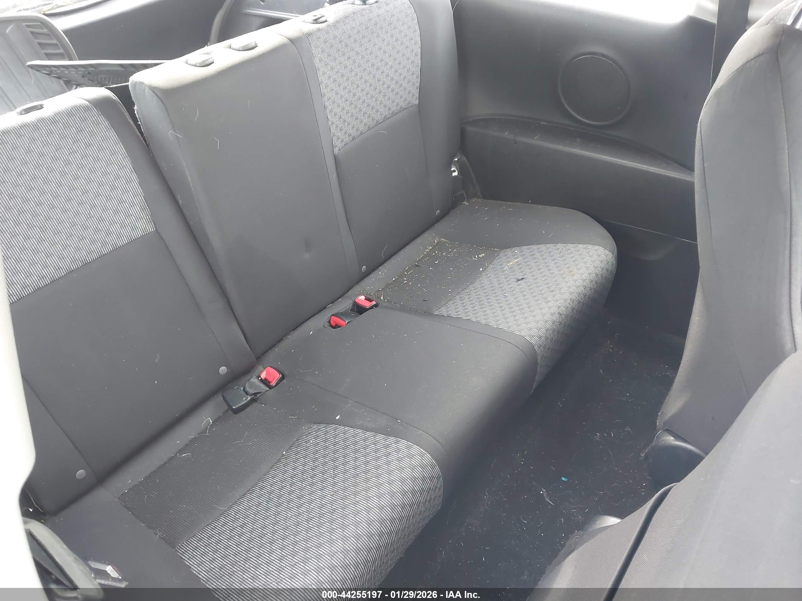 TOYOTA YARIS image 8