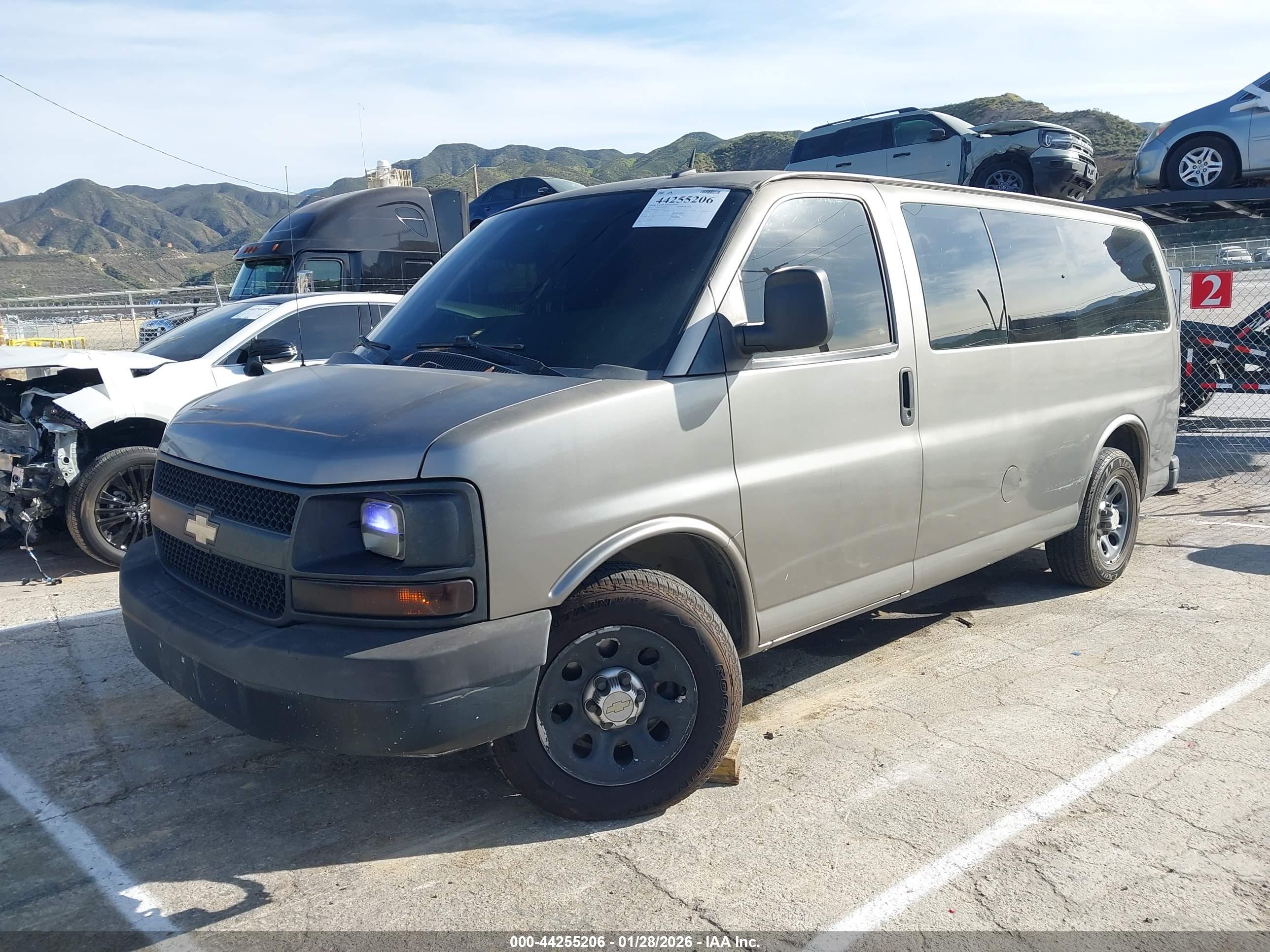 CHEVROLET EXPRESS image 2
