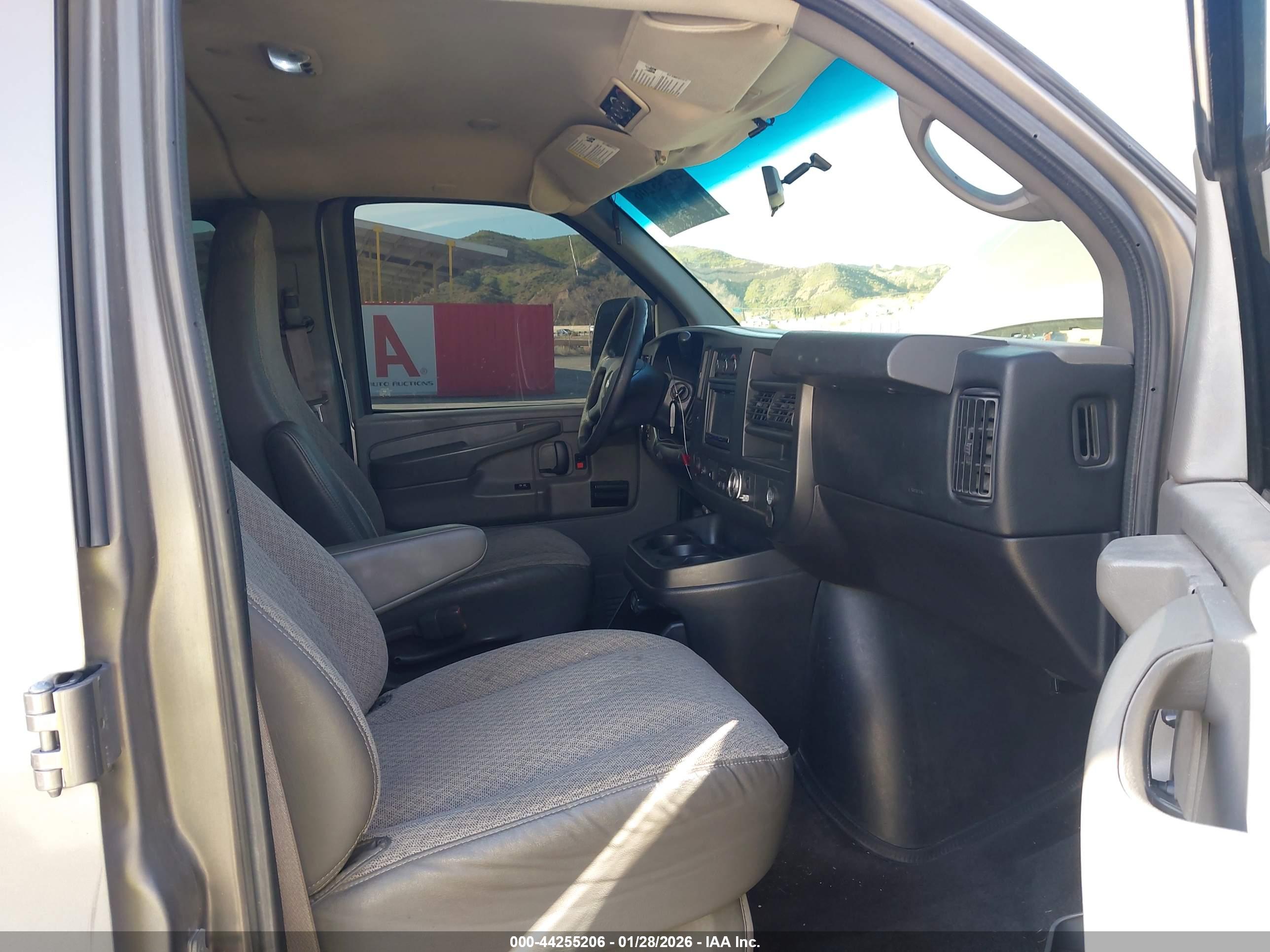 CHEVROLET EXPRESS image 5