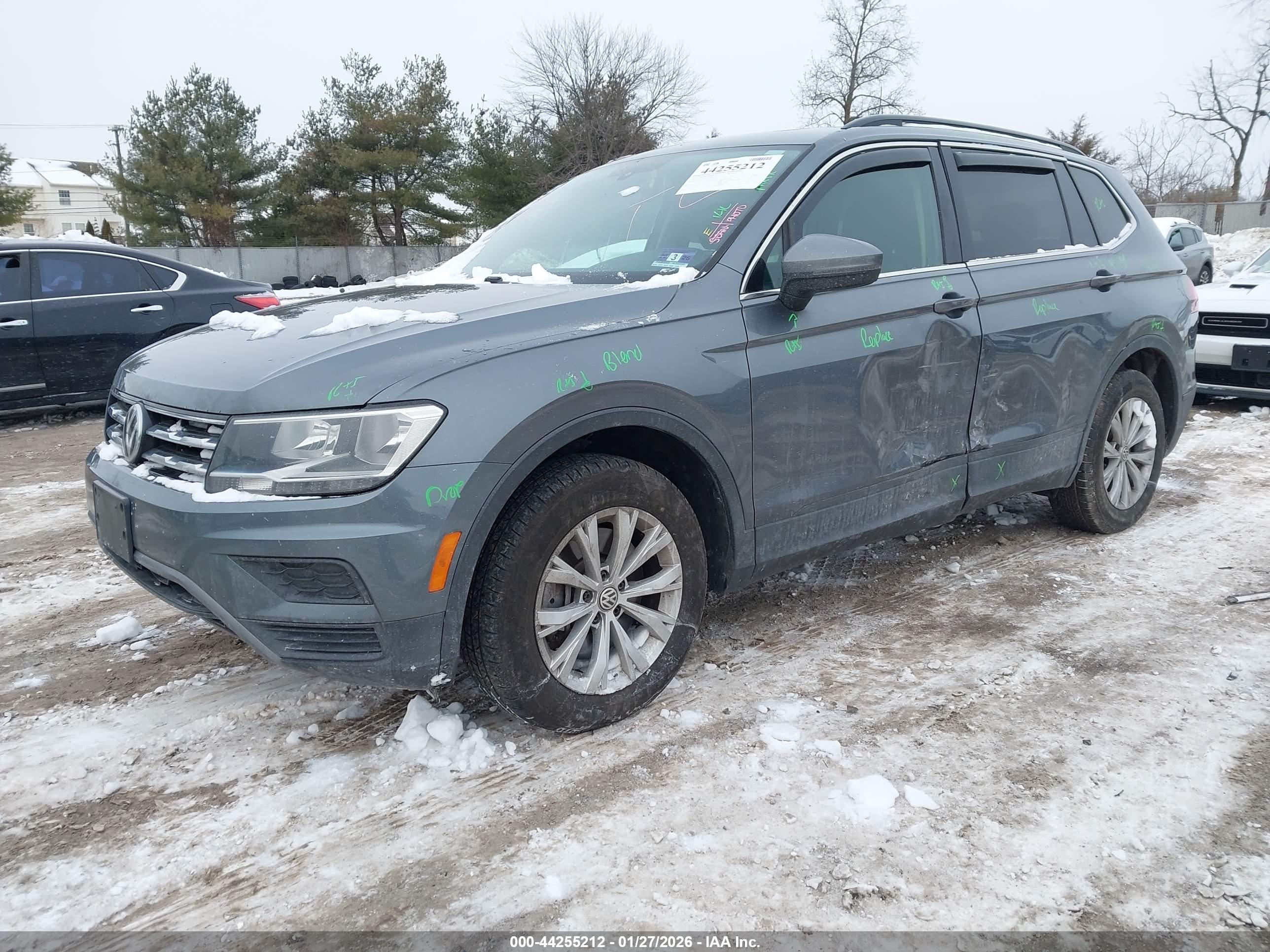 VOLKSWAGEN TIGUAN image 2