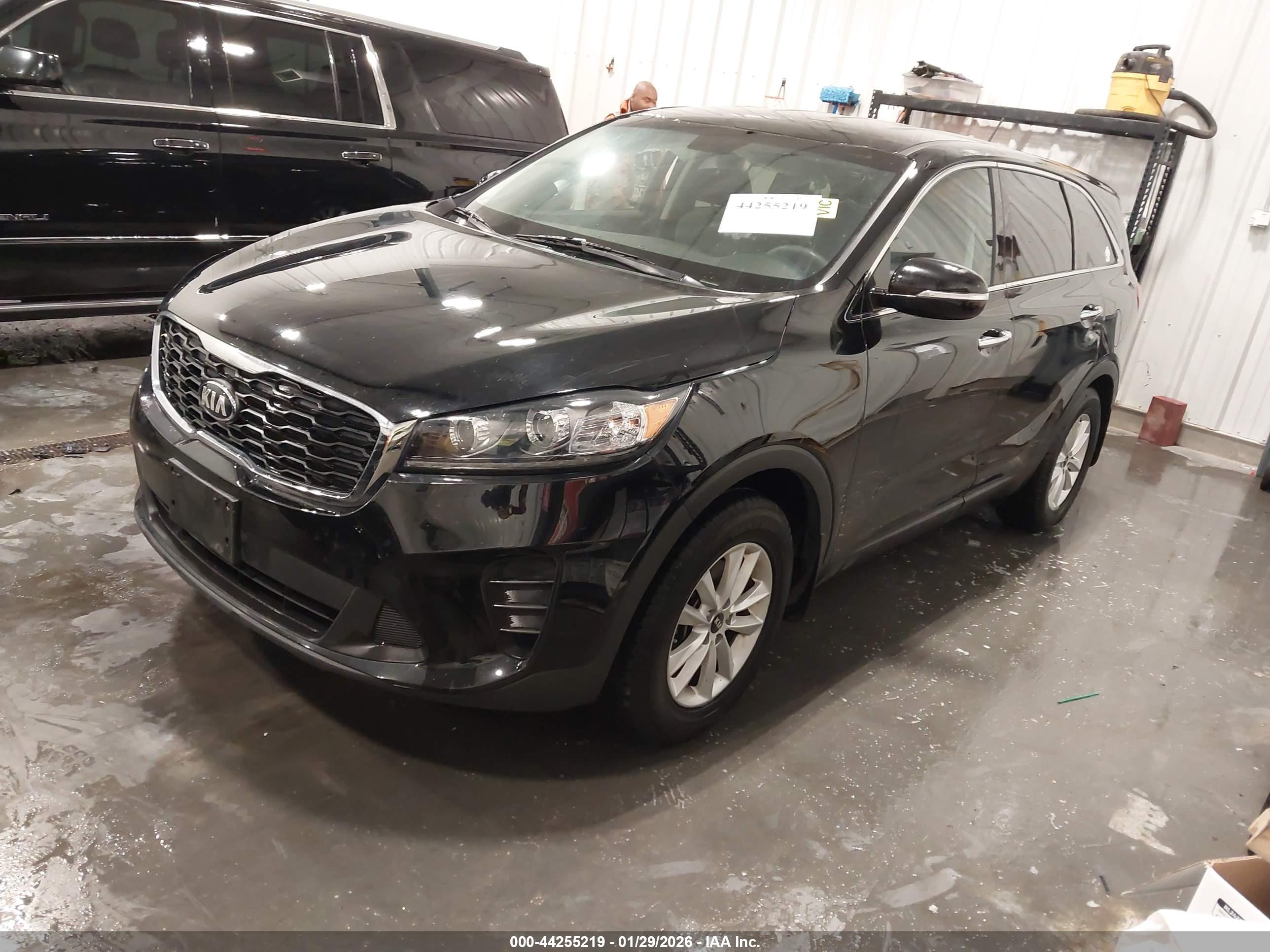 KIA SORENTO image 2
