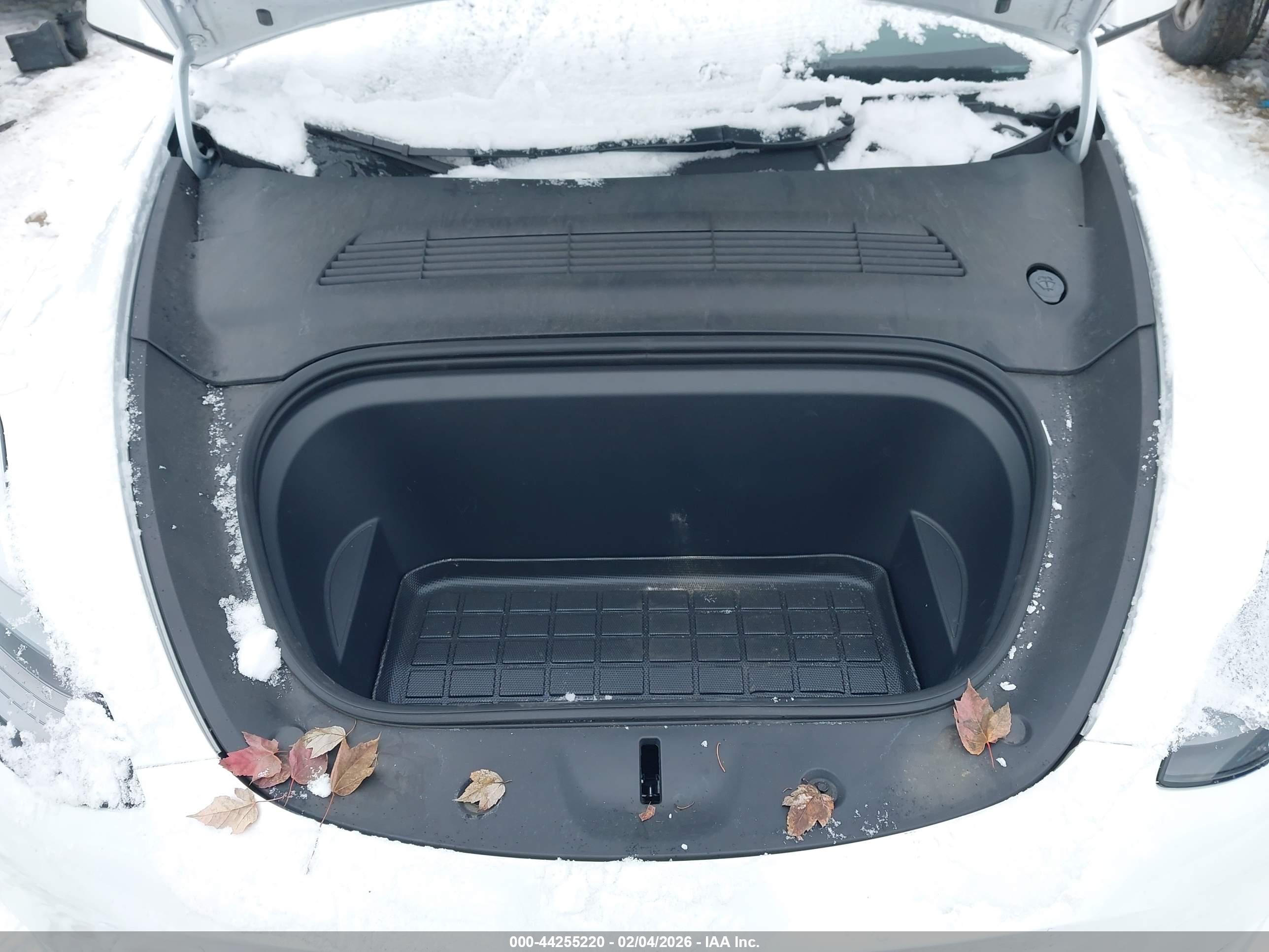 TESLA MODEL image 10