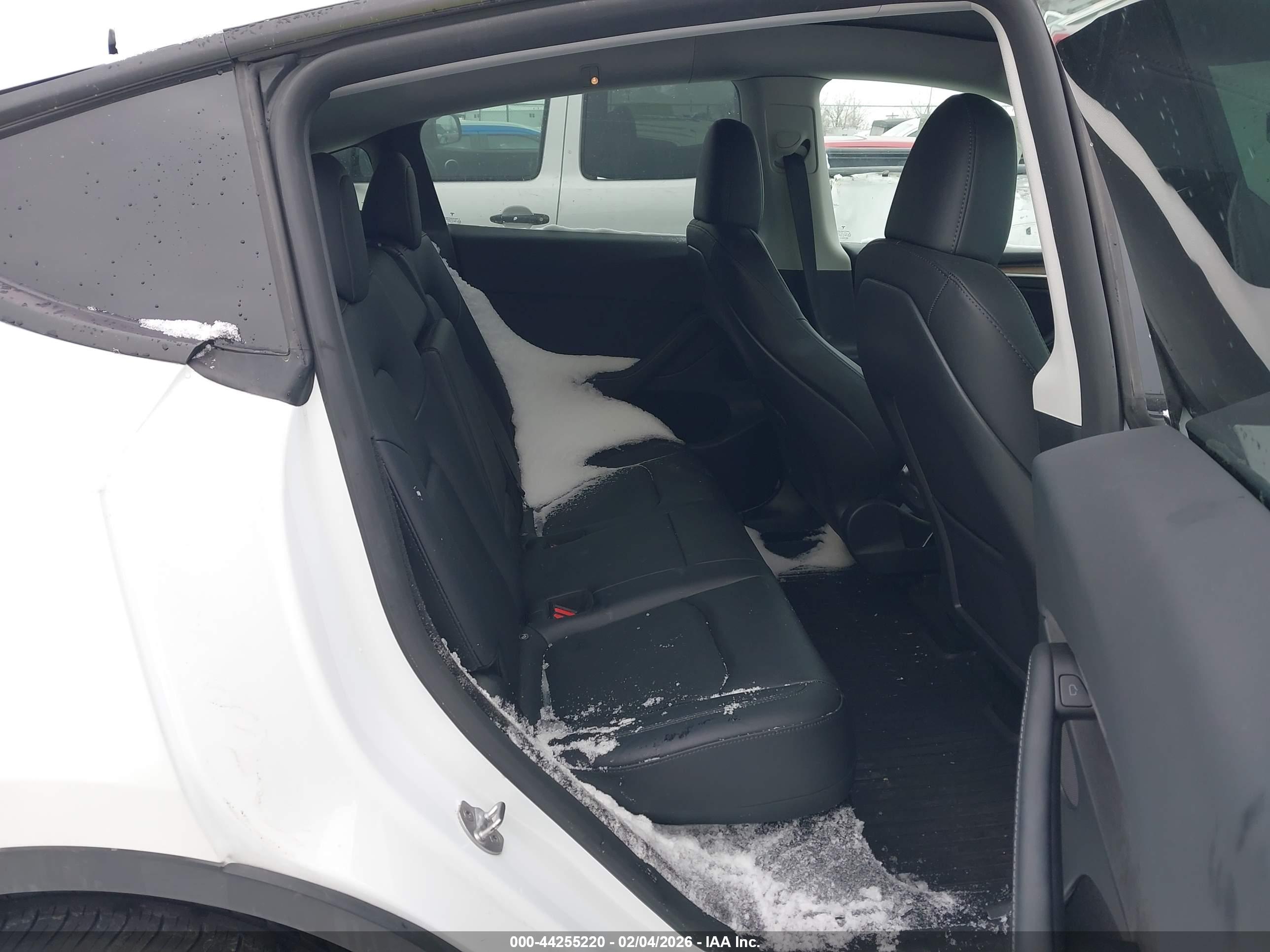 TESLA MODEL image 8