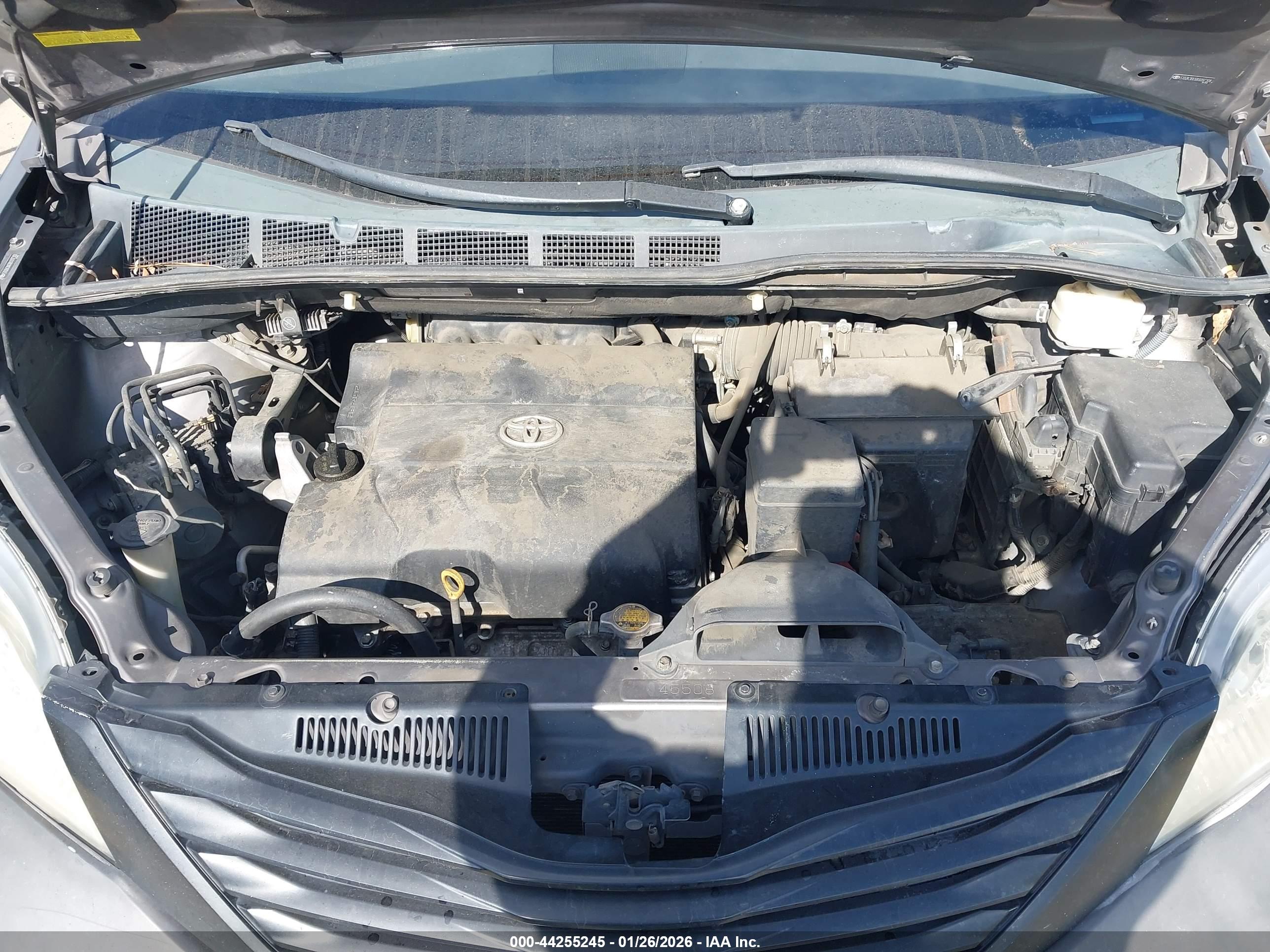 TOYOTA SIENNA image 10