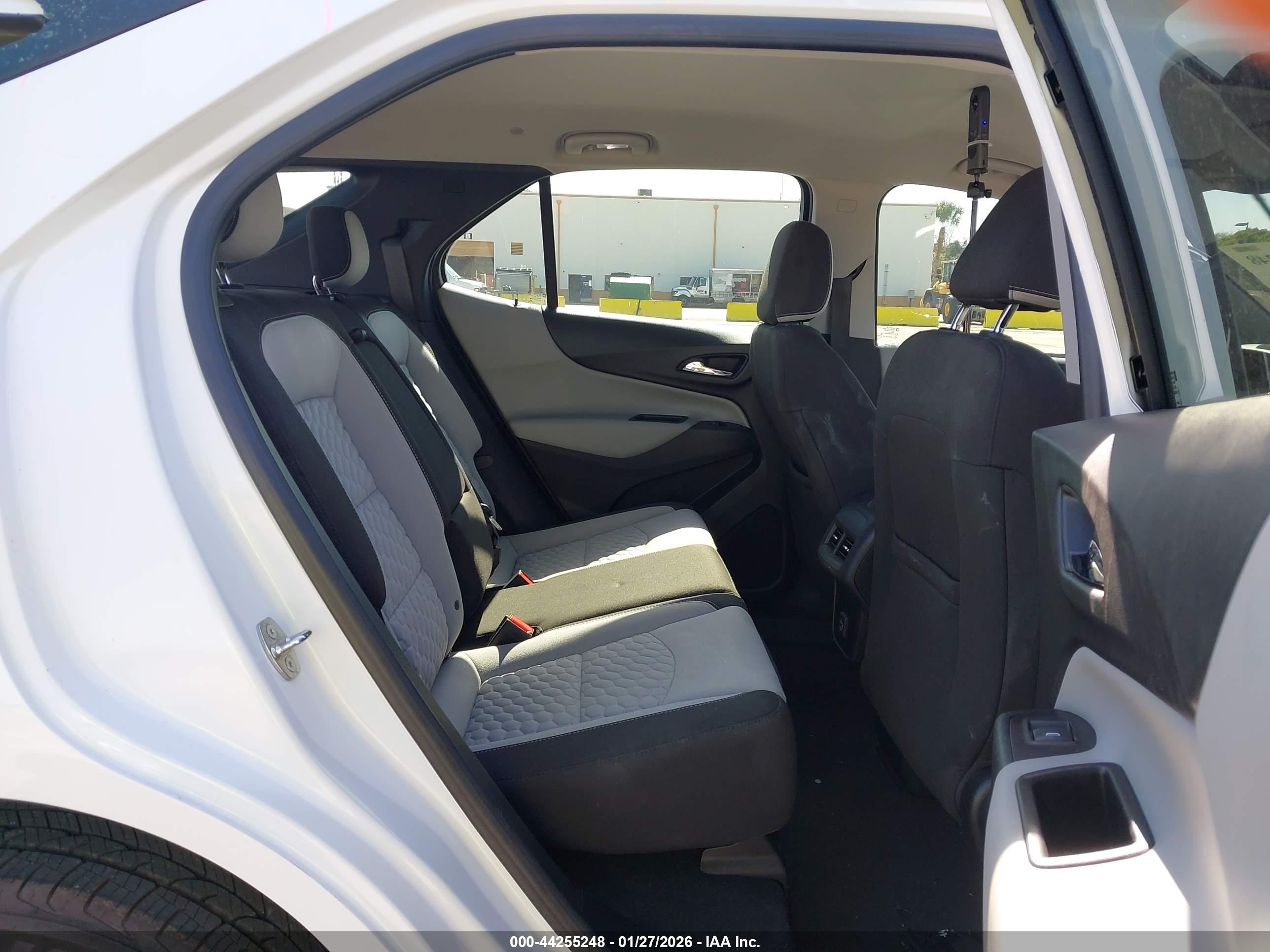 CHEVROLET EQUINOX image 8