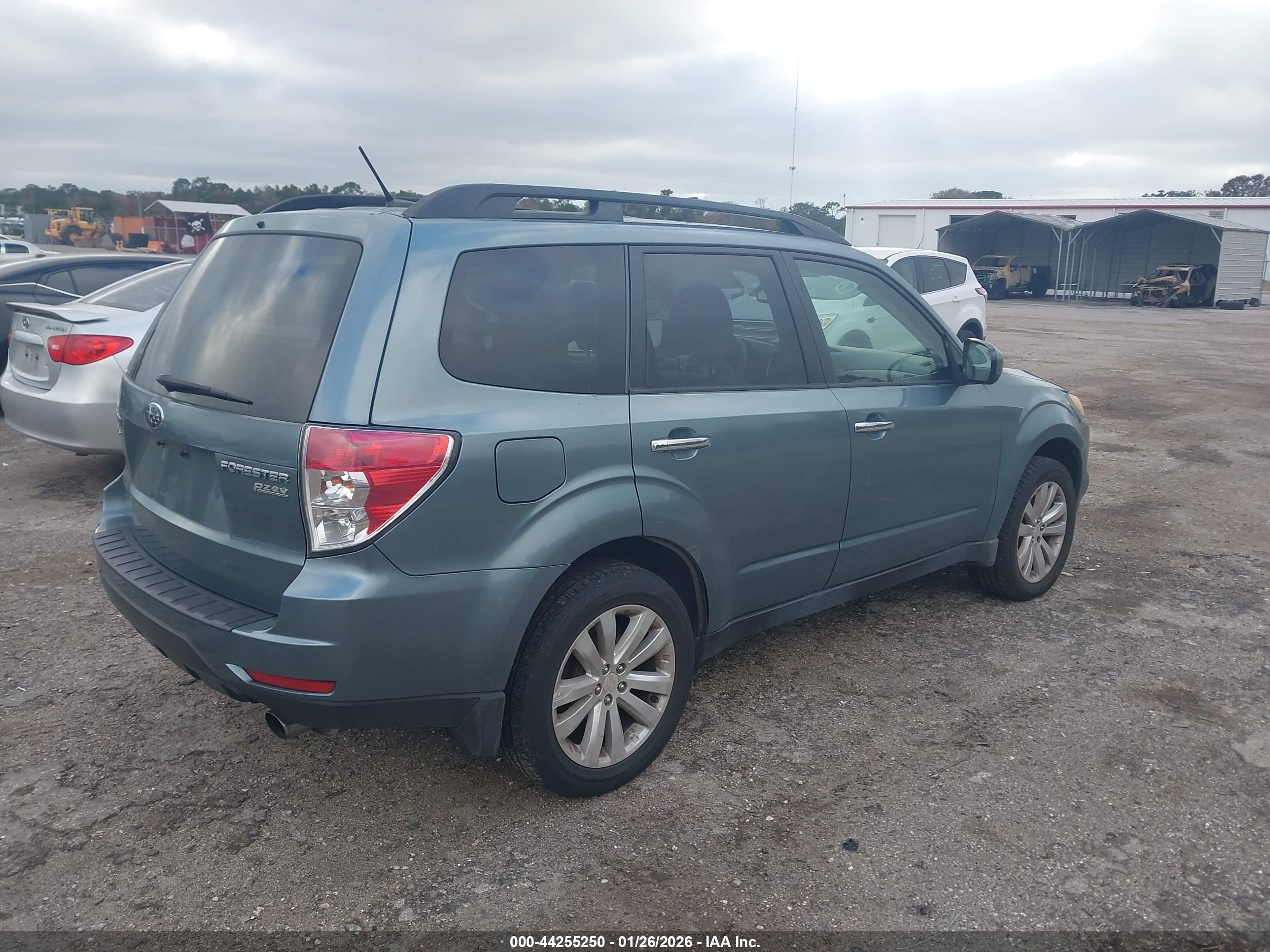 SUBARU FORESTER image 4