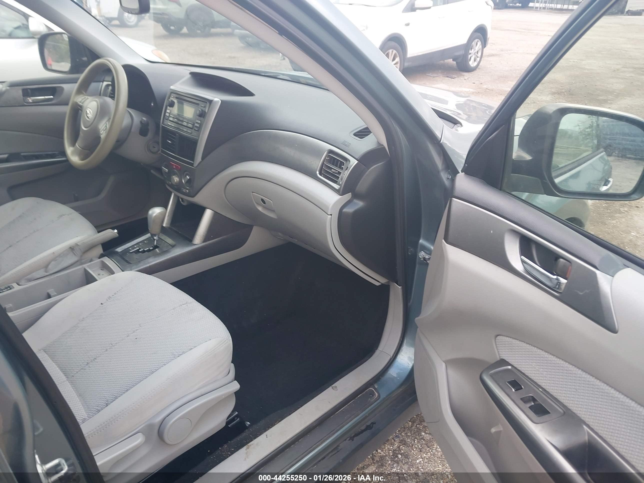 SUBARU FORESTER image 5