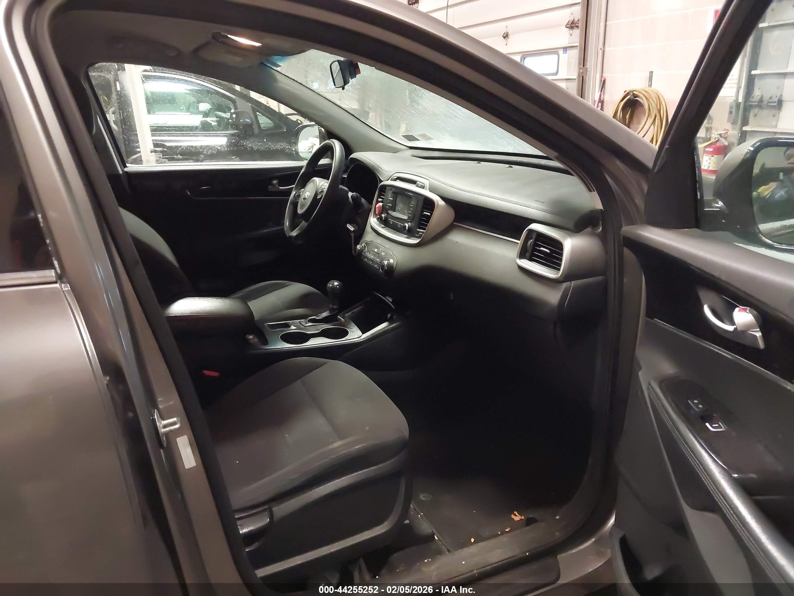 KIA SORENTO image 5