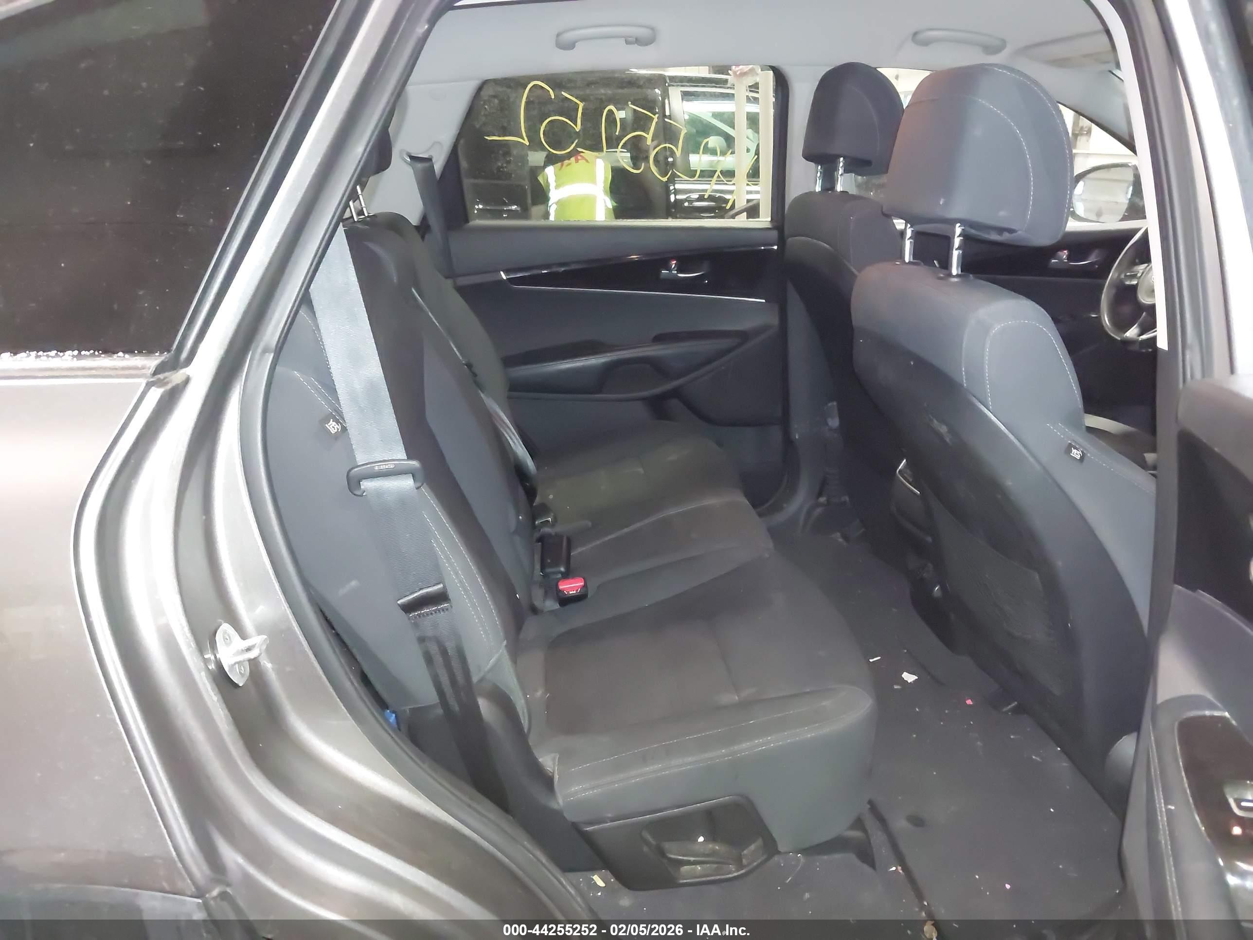 KIA SORENTO image 8