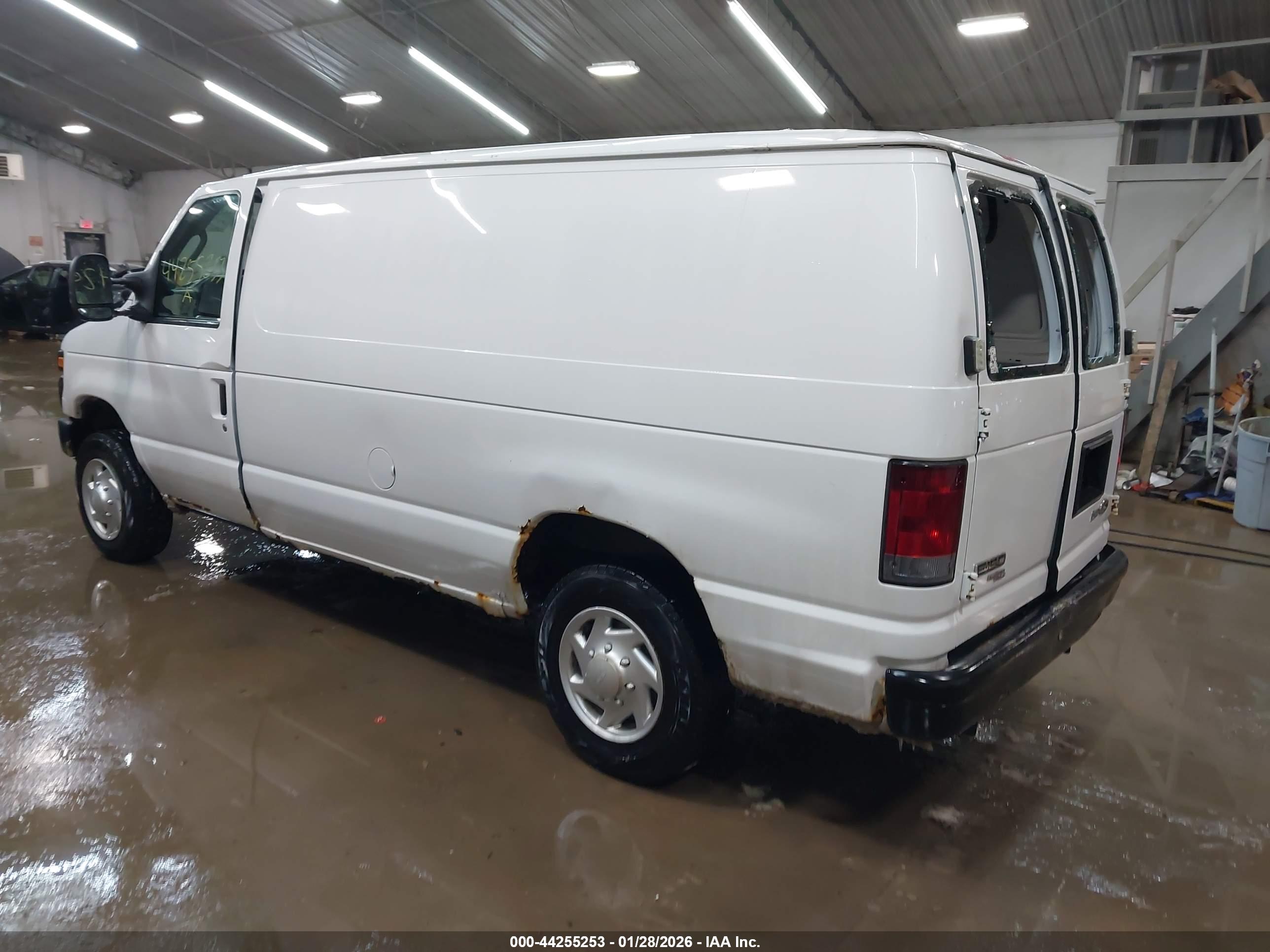 FORD E-150 image 3