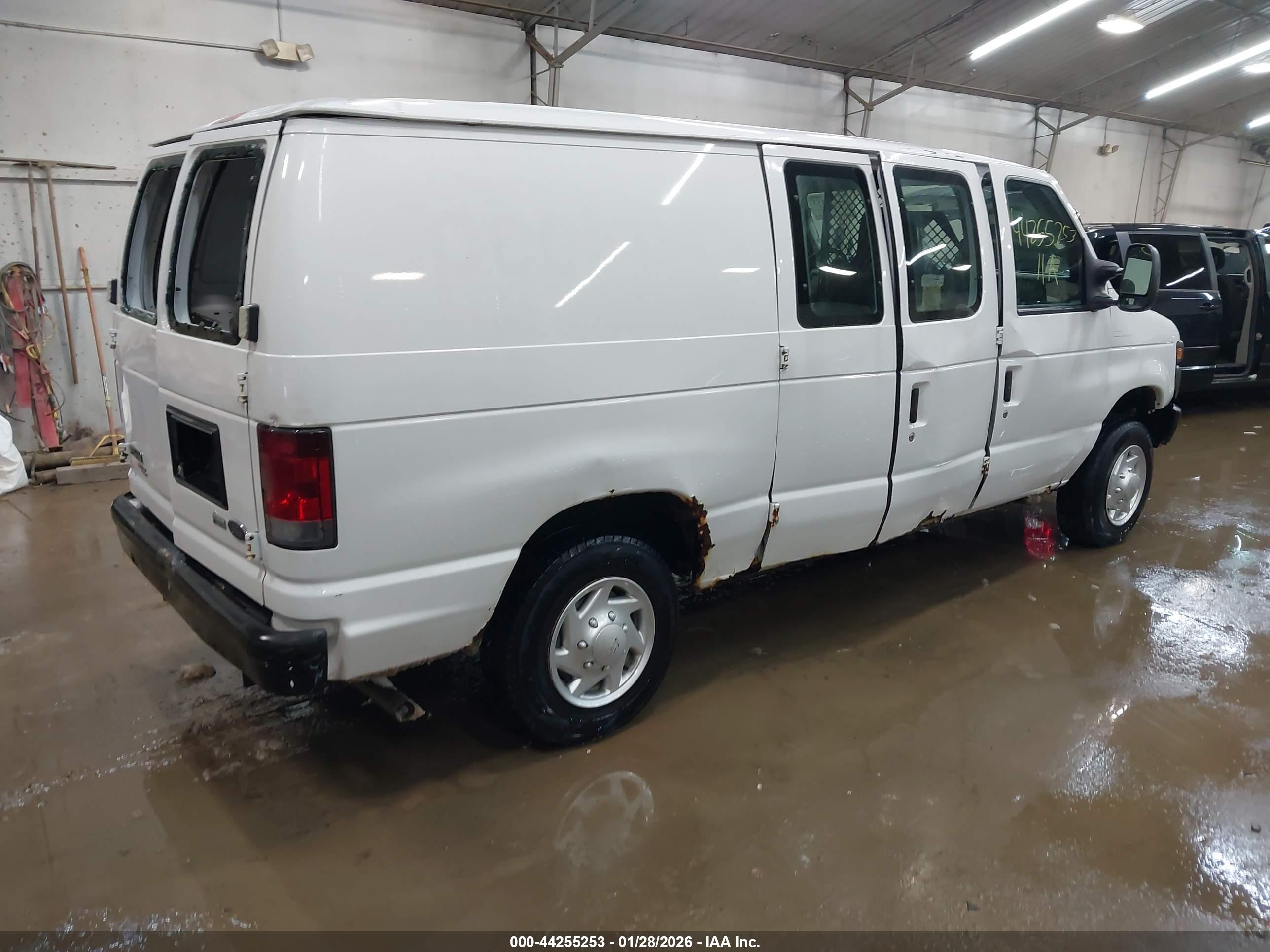 FORD E-150 image 4