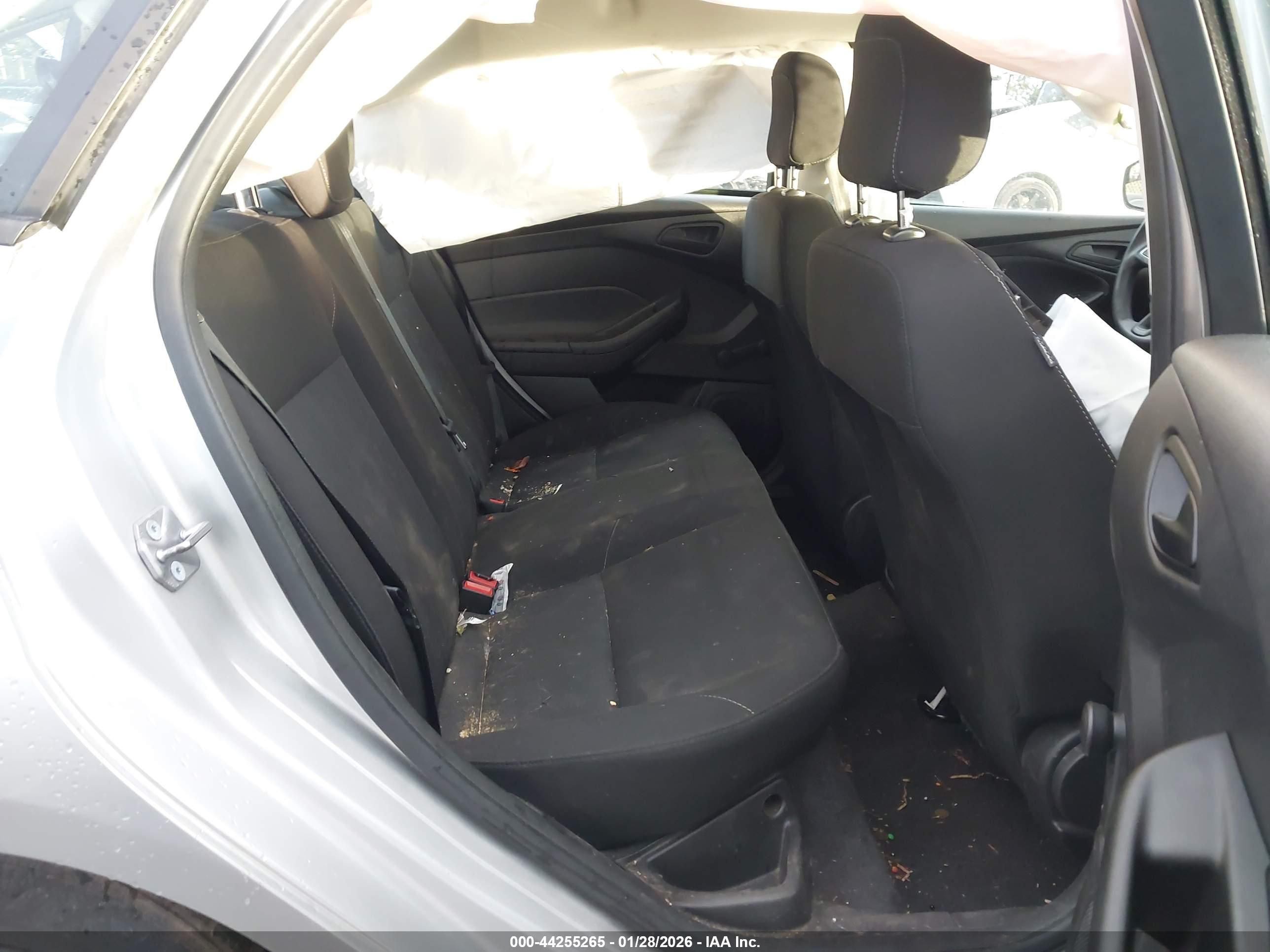 FORD FOCUS image 8