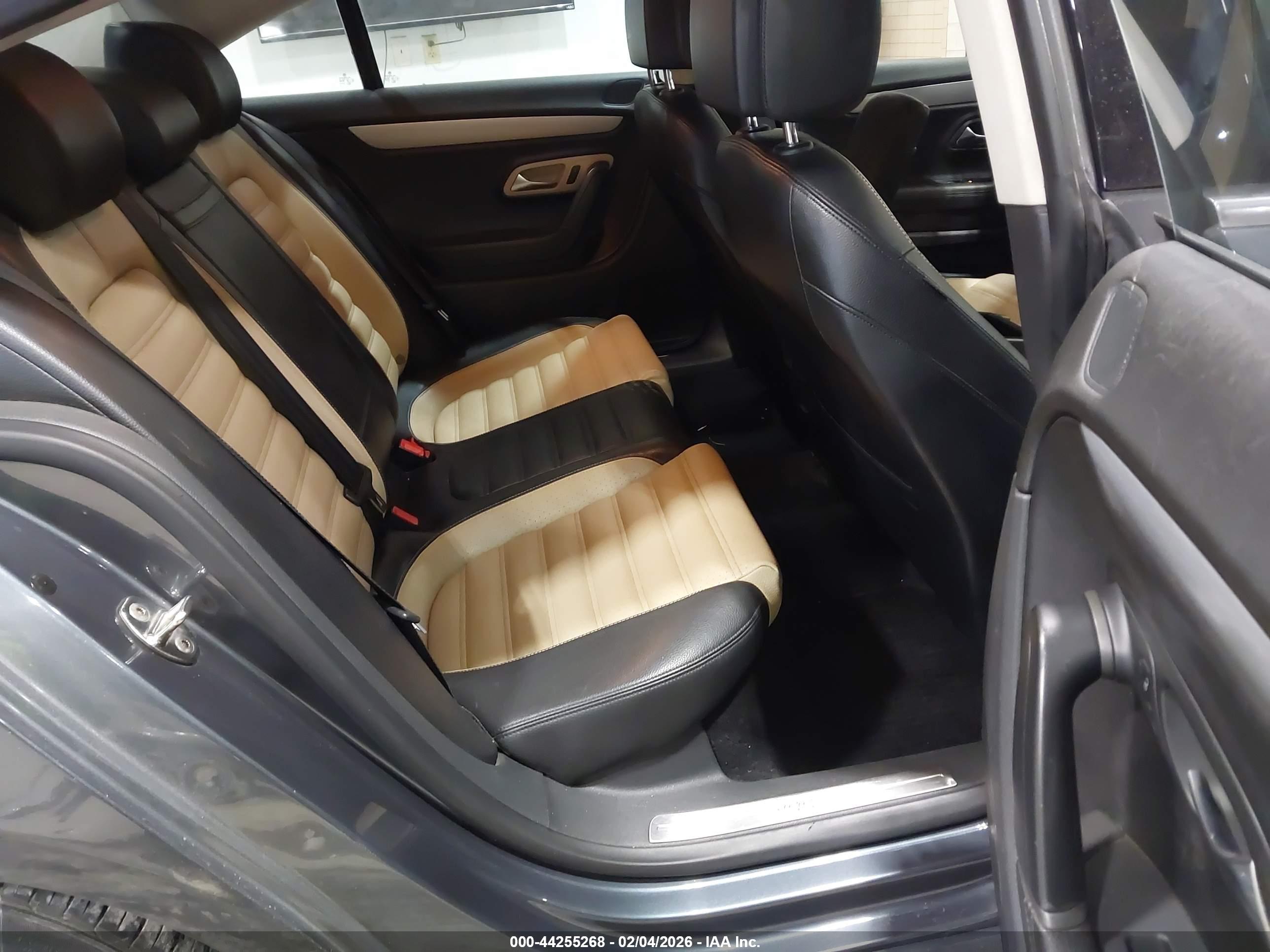 VOLKSWAGEN CC image 8