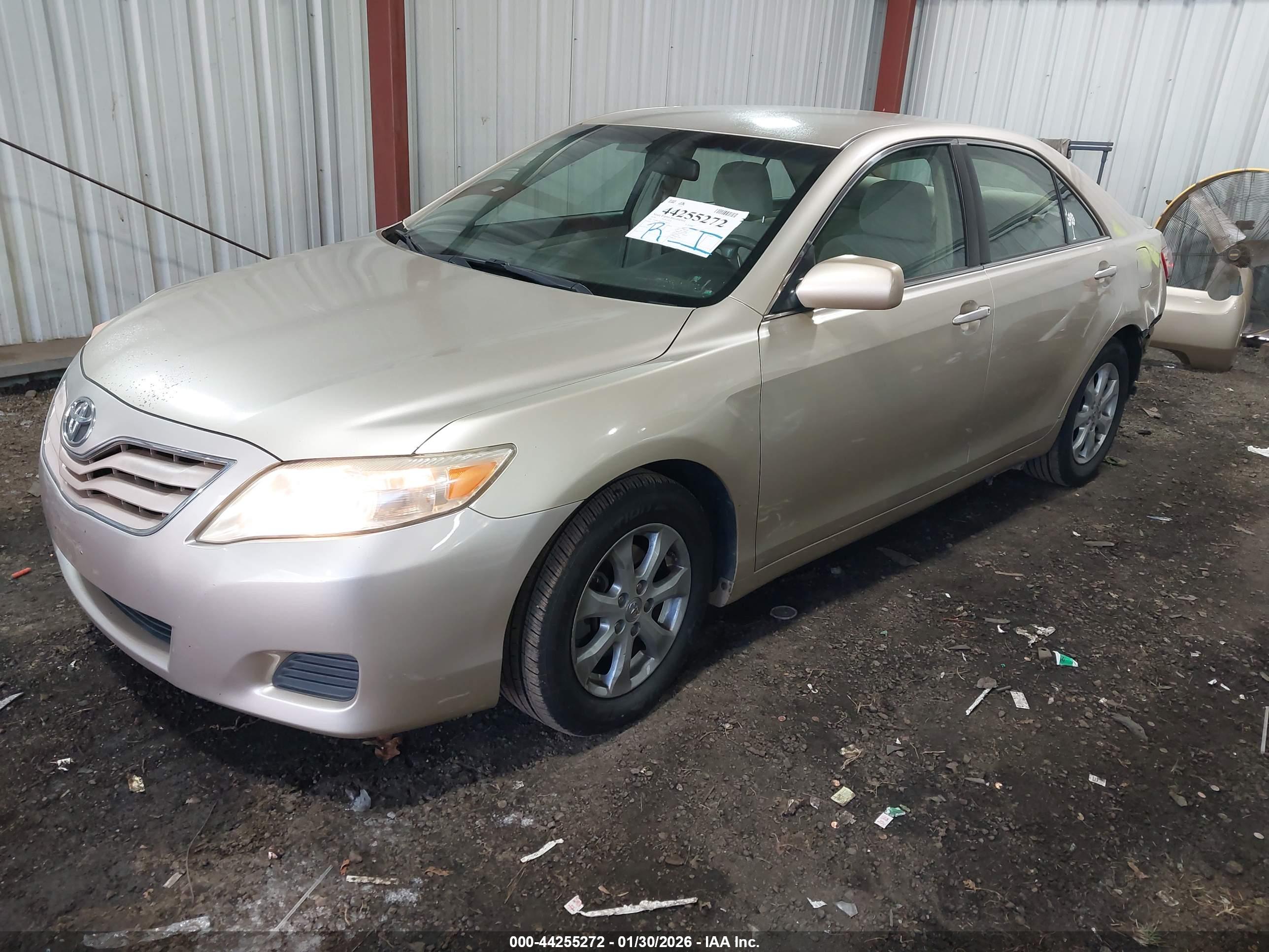 TOYOTA CAMRY image 2