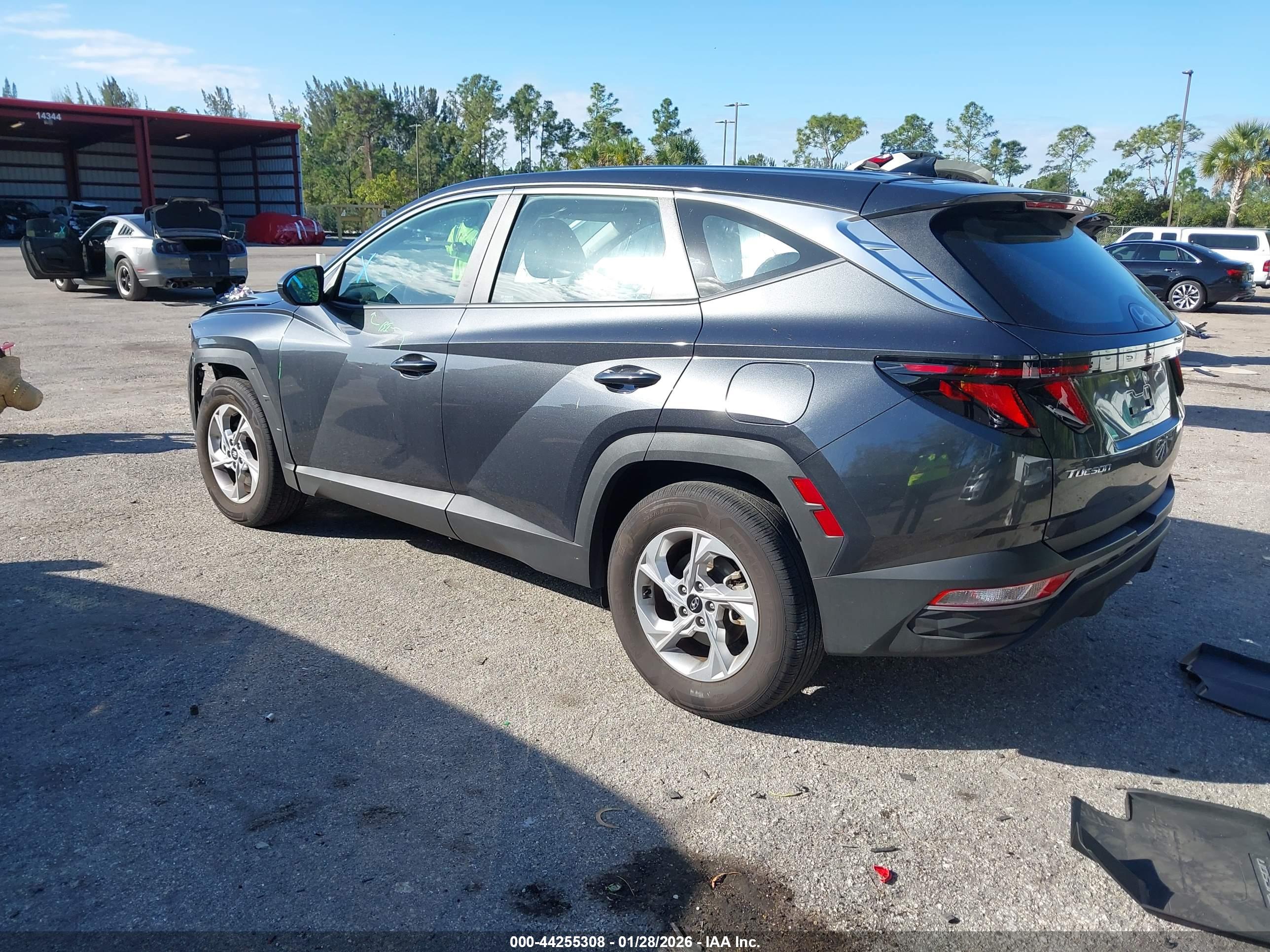 HYUNDAI TUCSON image 3