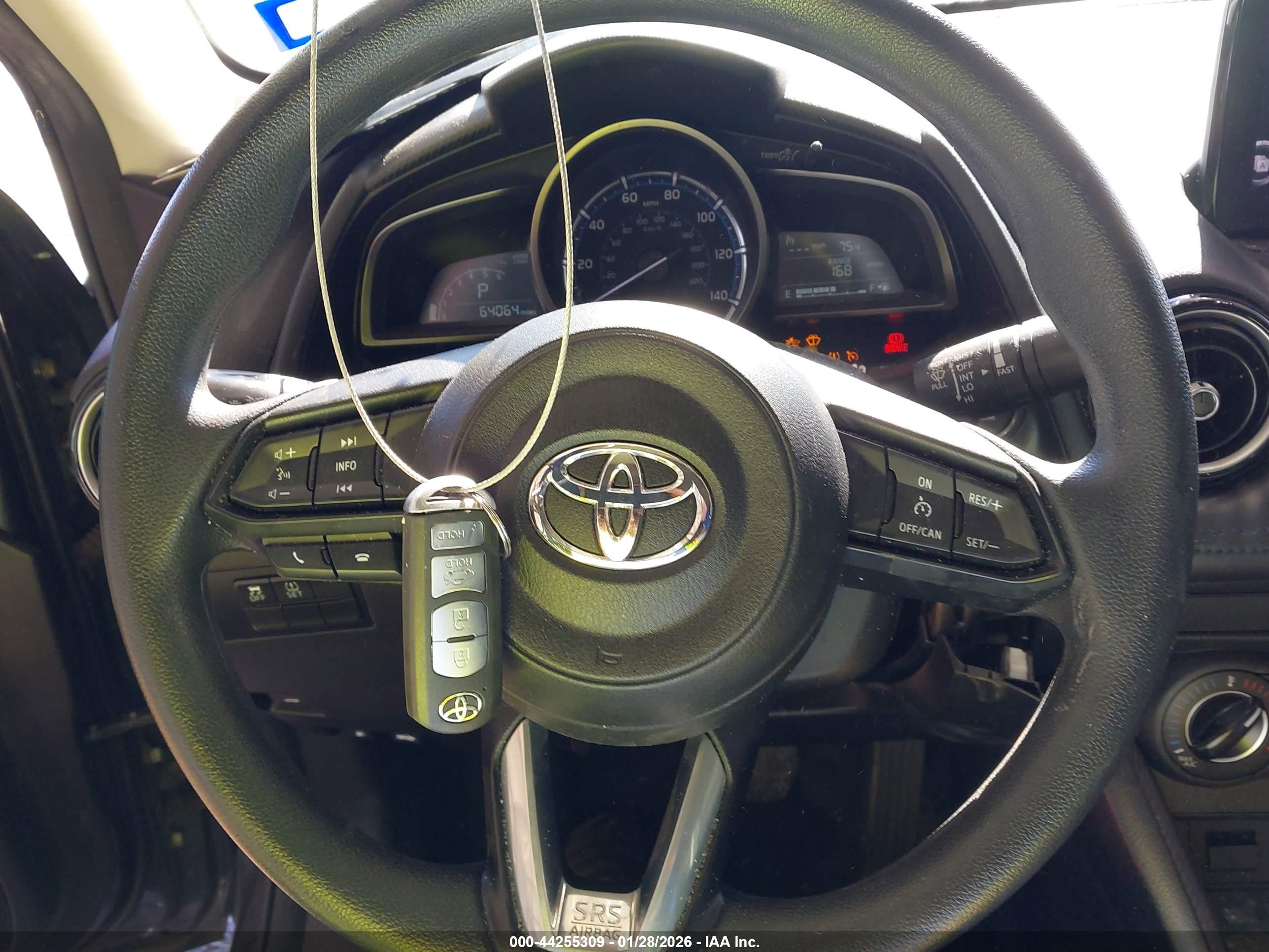 TOYOTA YARIS image 11