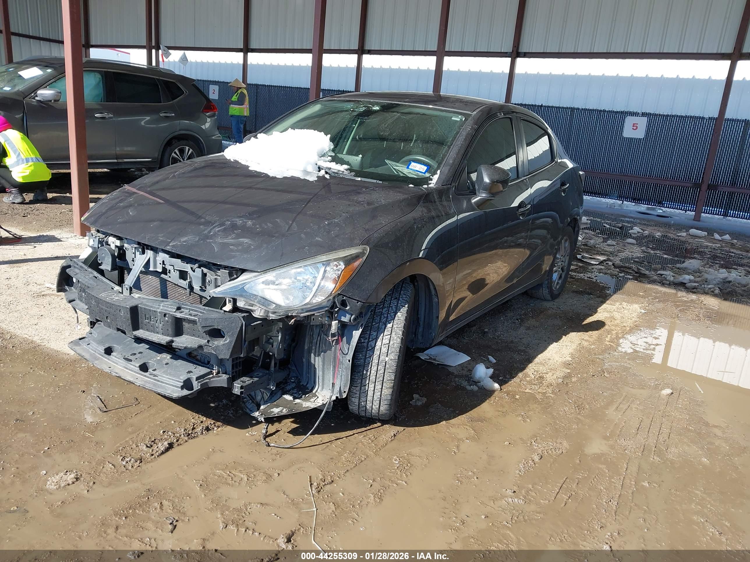 TOYOTA YARIS image 2