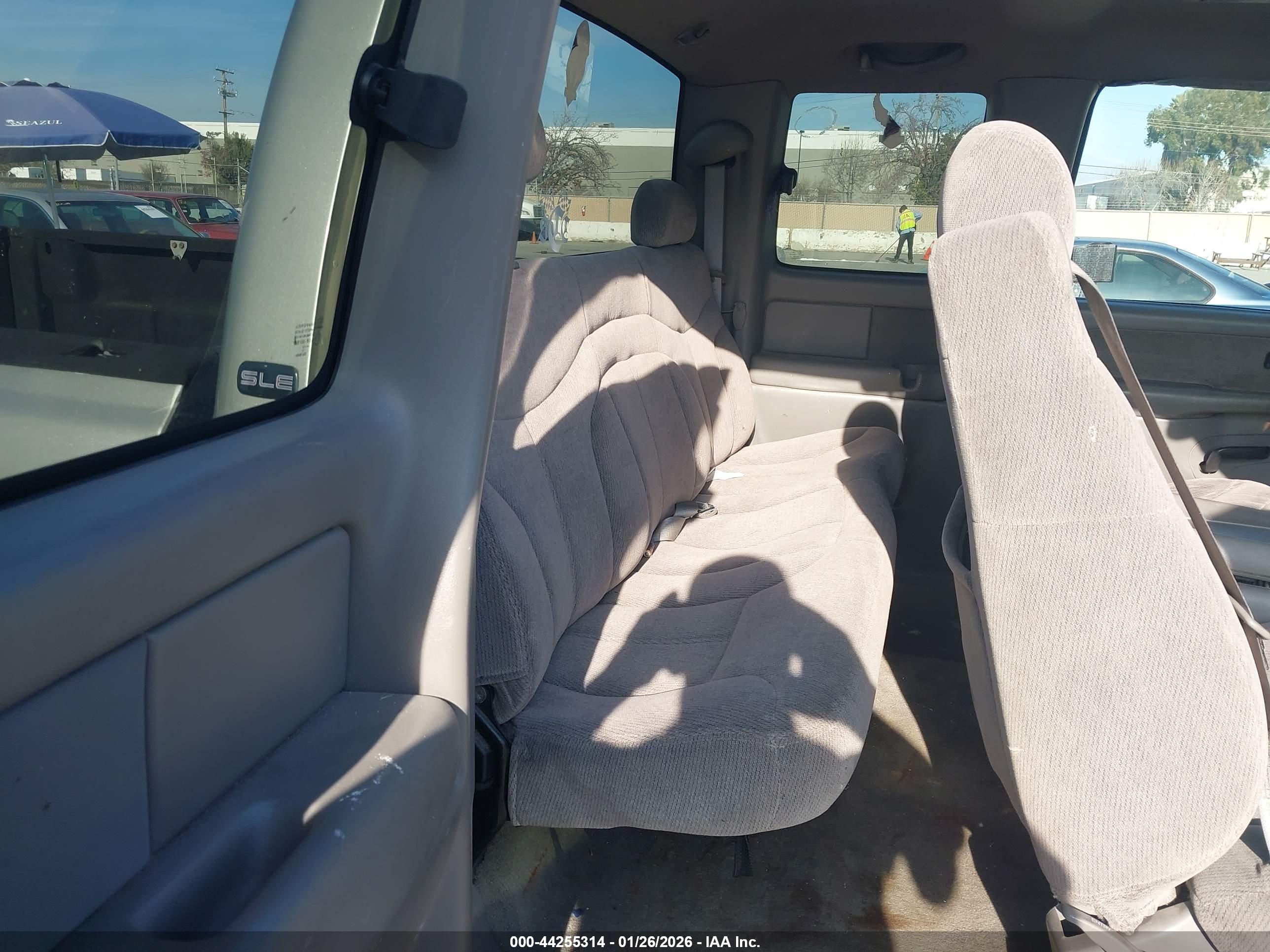 GMC SIERRA image 8