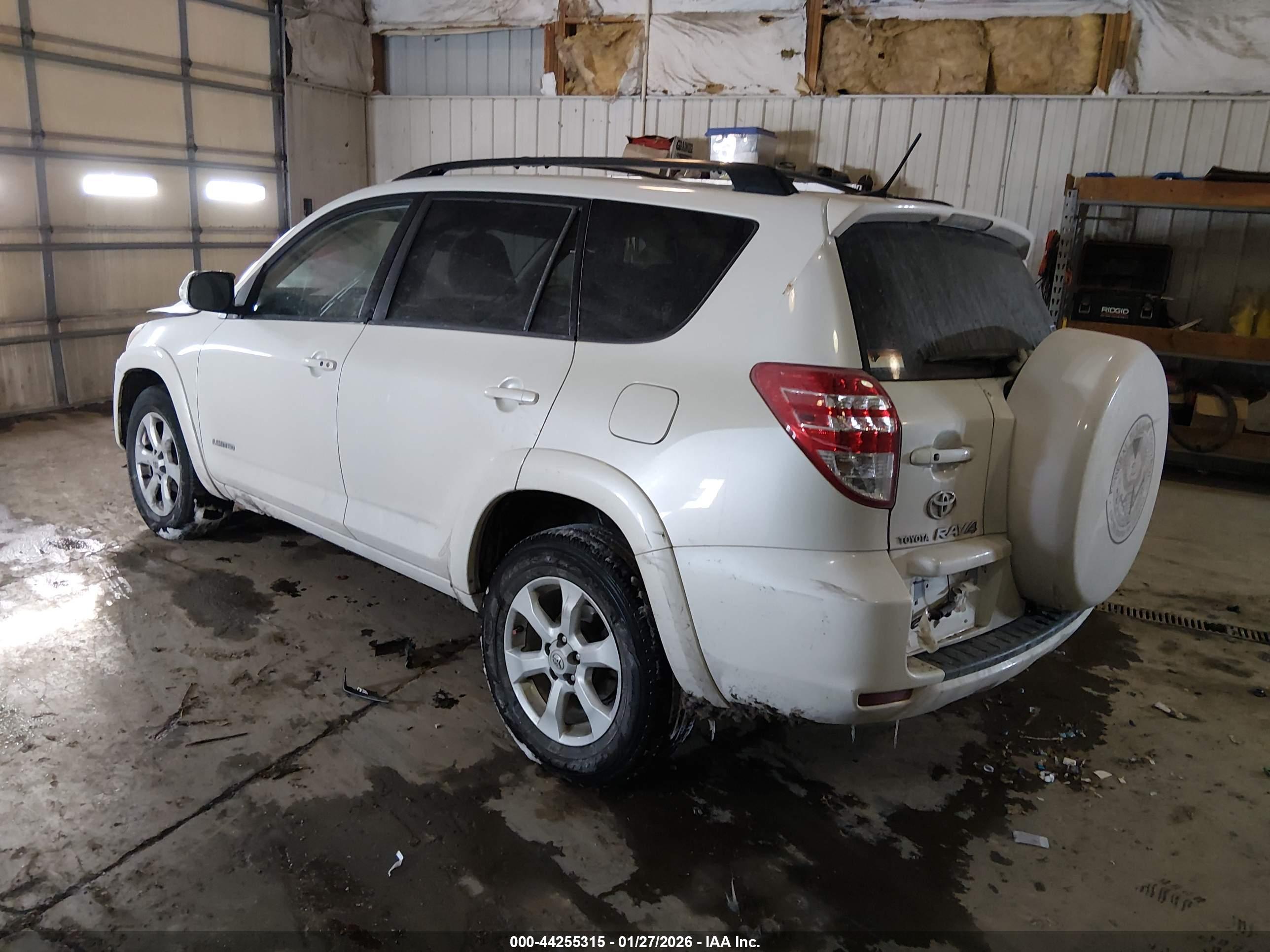 TOYOTA RAV4 image 3
