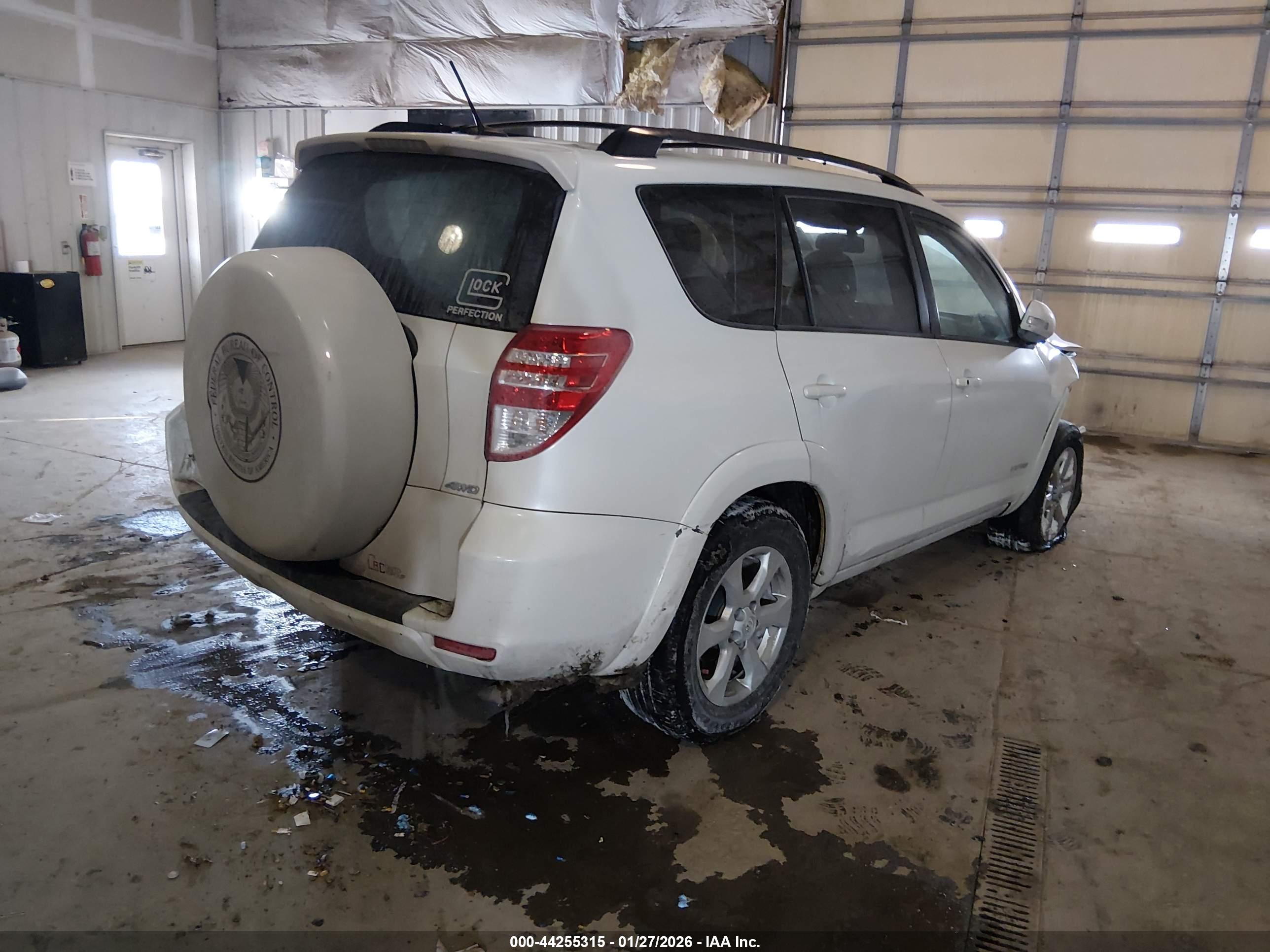 TOYOTA RAV4 image 4