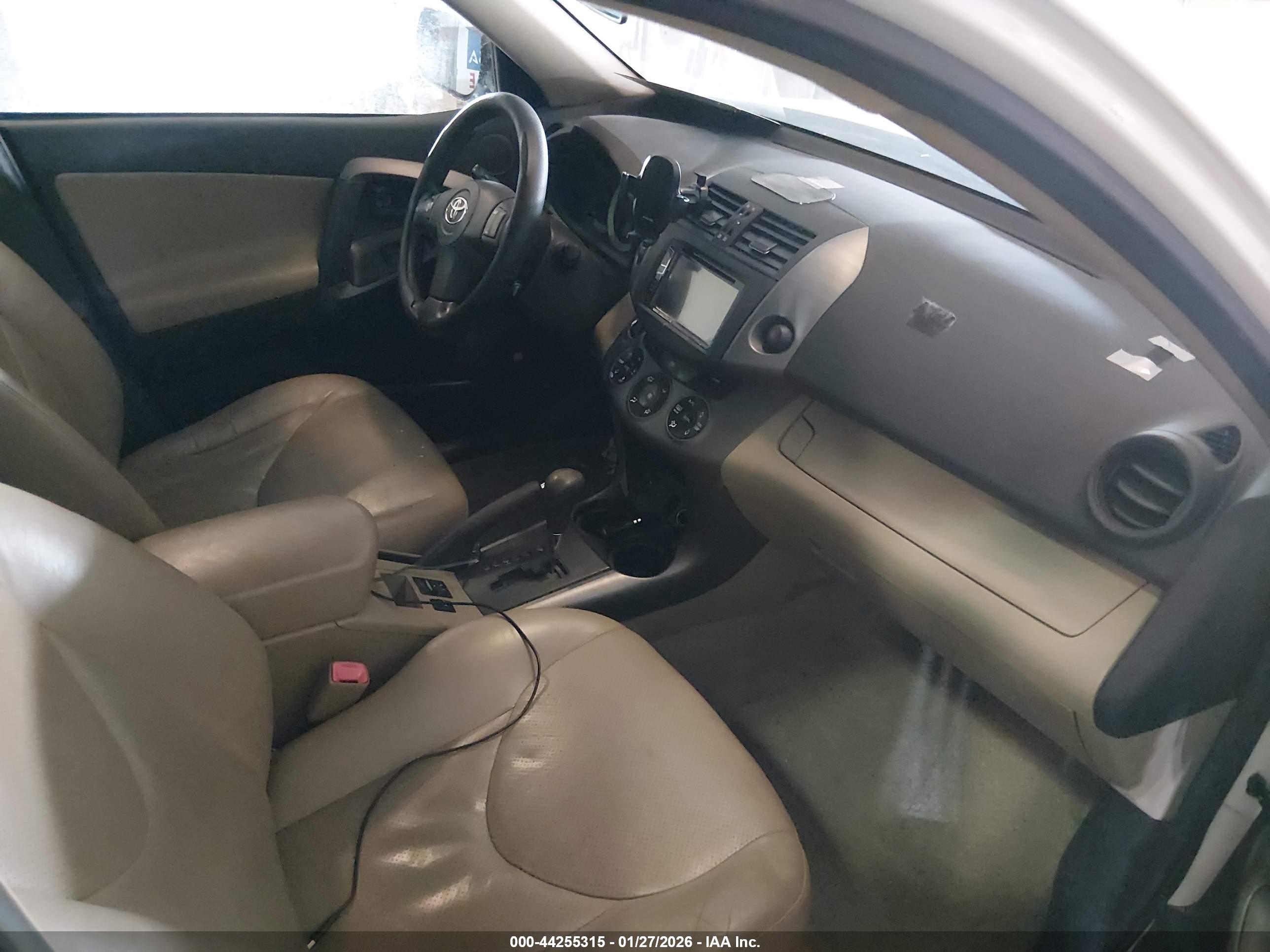 TOYOTA RAV4 image 5
