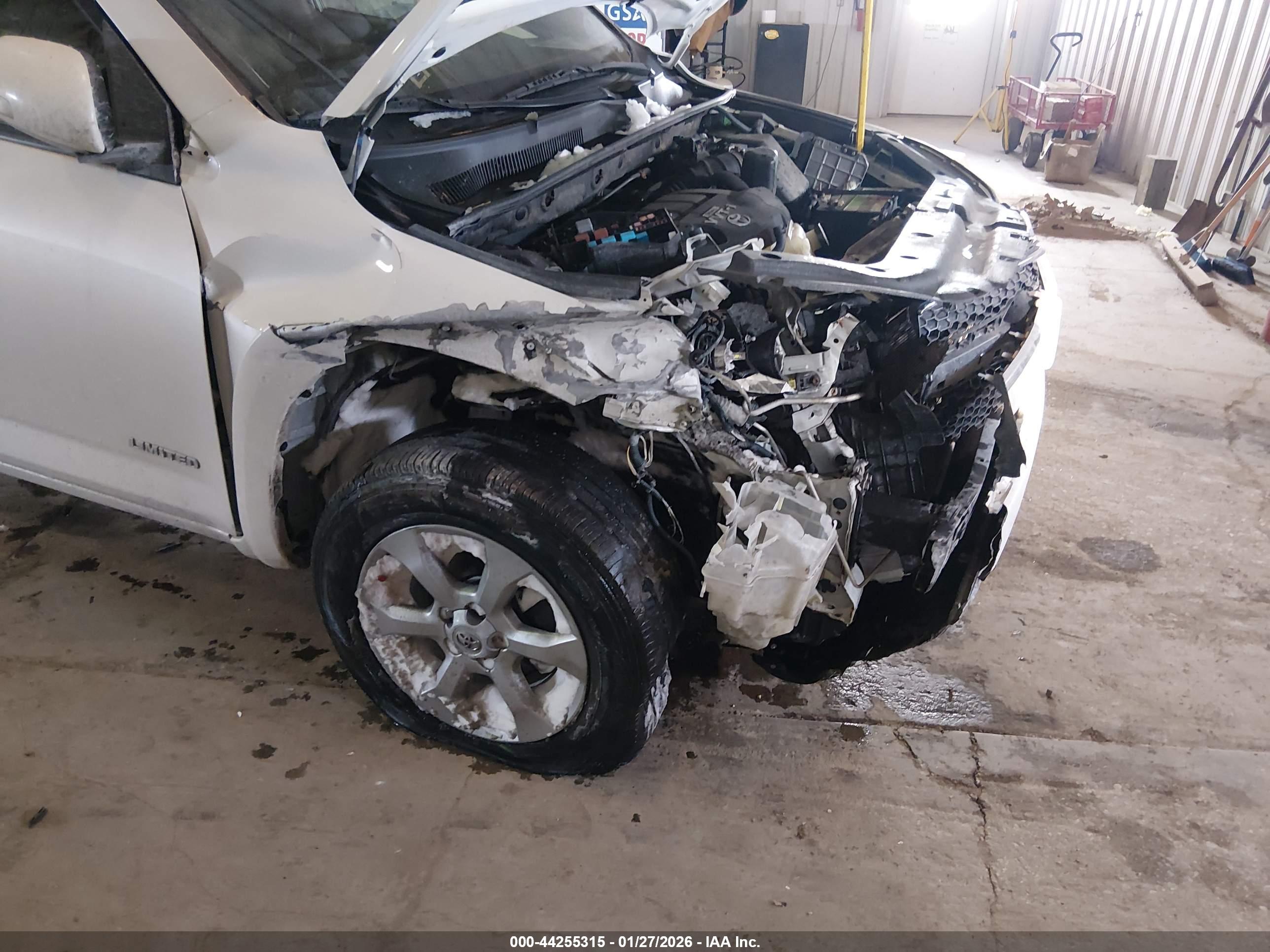 TOYOTA RAV4 image 6