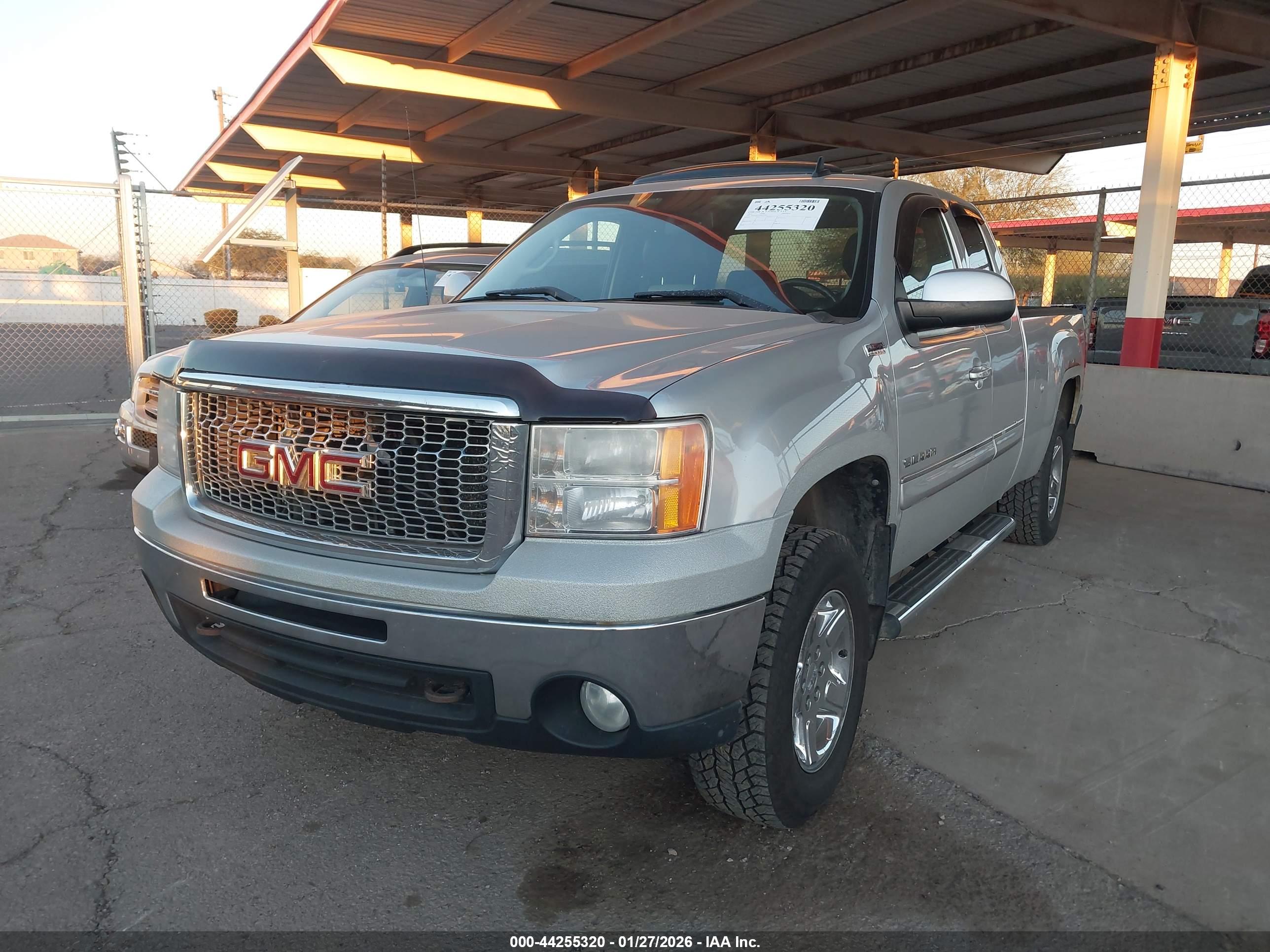 GMC SIERRA image 2
