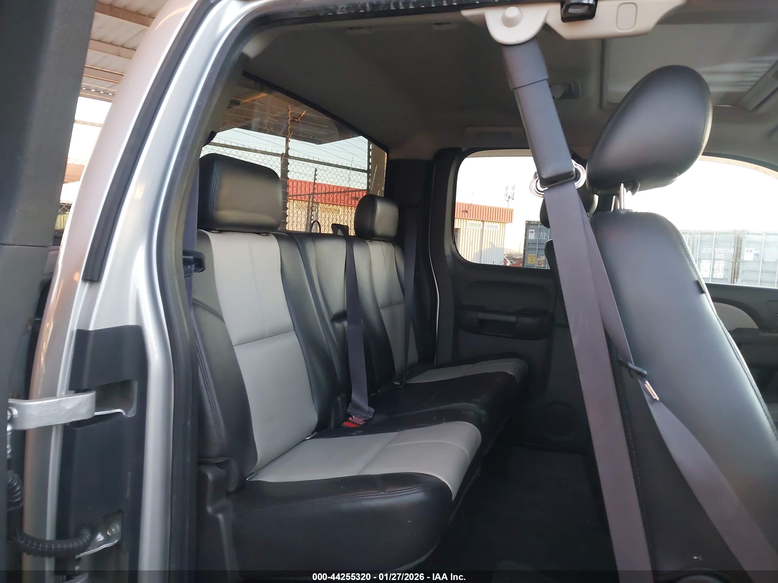 GMC SIERRA image 8
