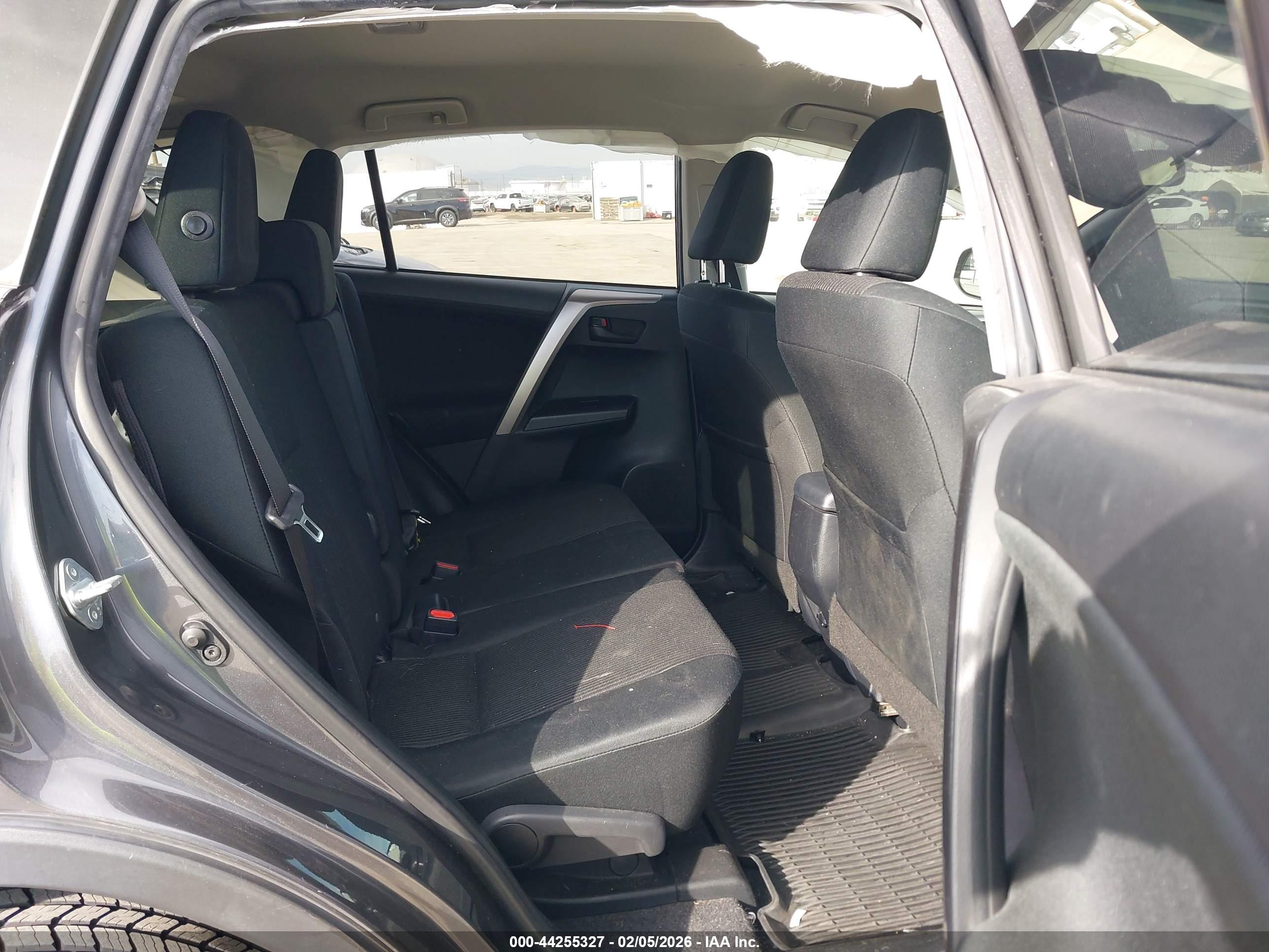 TOYOTA RAV4 image 8