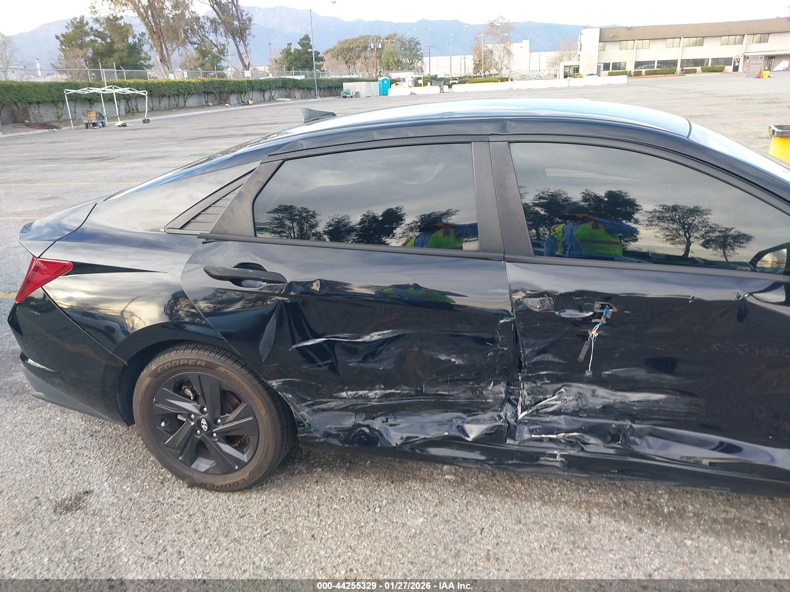 HYUNDAI ELANTRA image 6