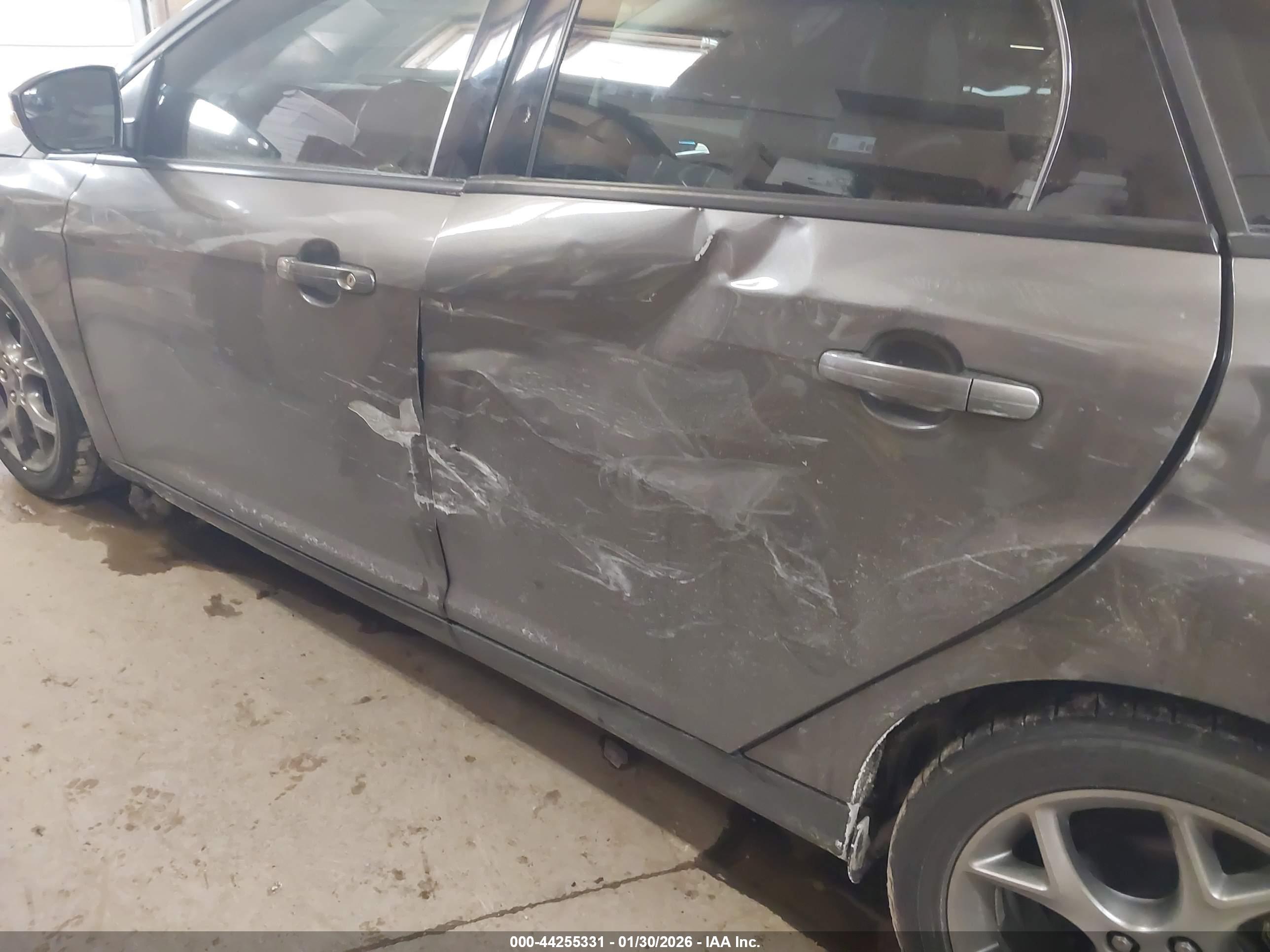 FORD FOCUS image 6