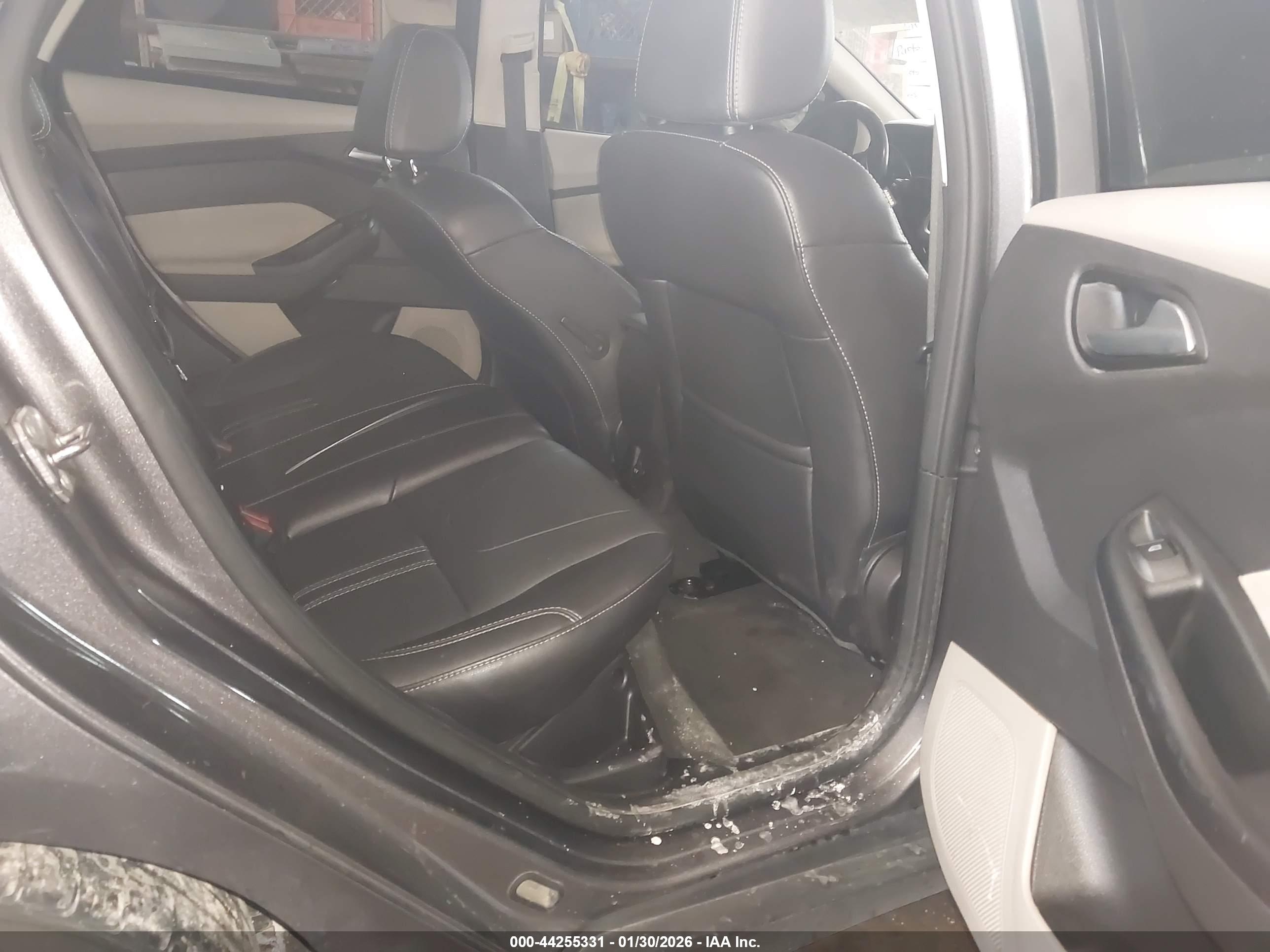 FORD FOCUS image 8