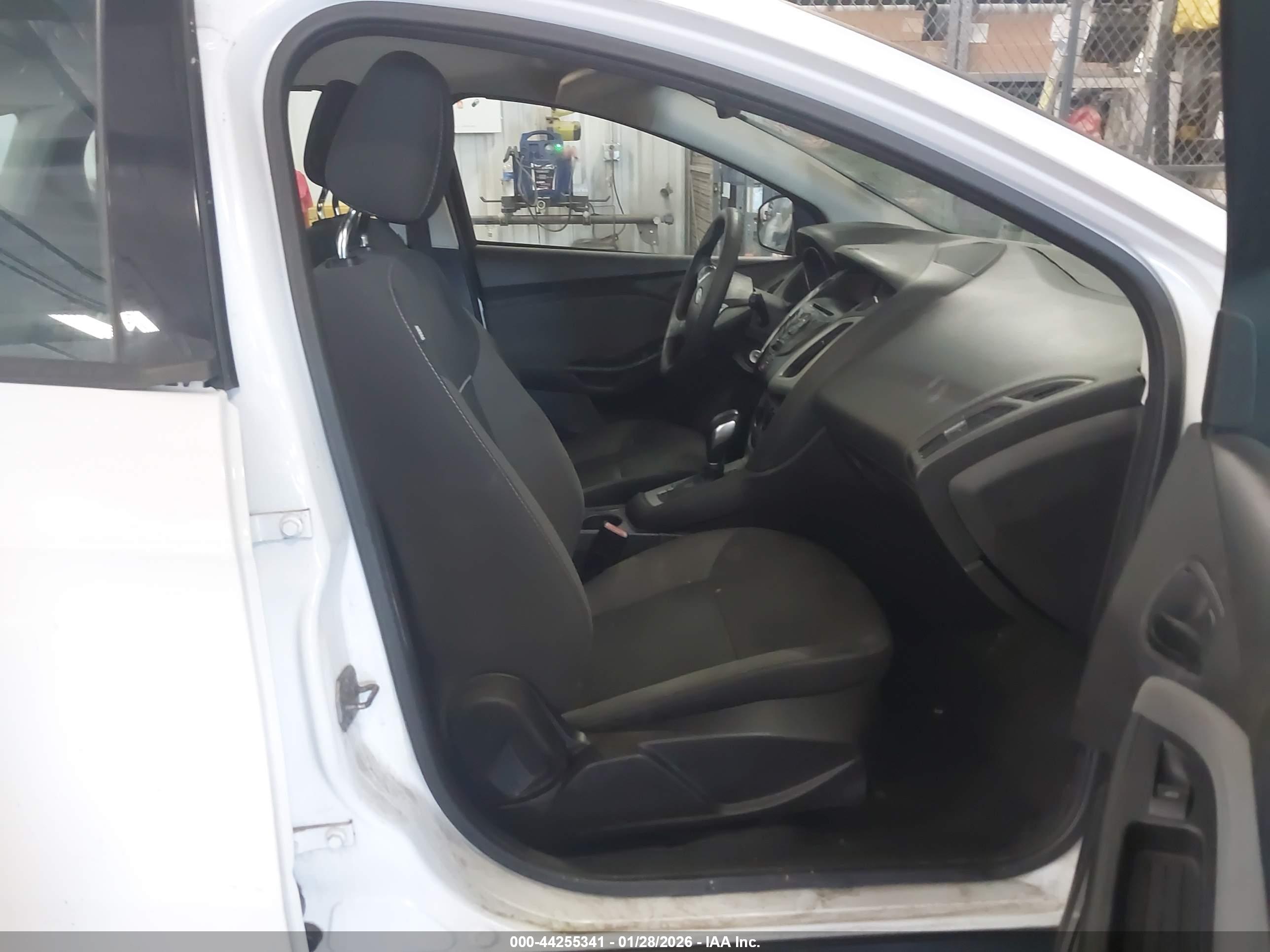 FORD FOCUS image 5