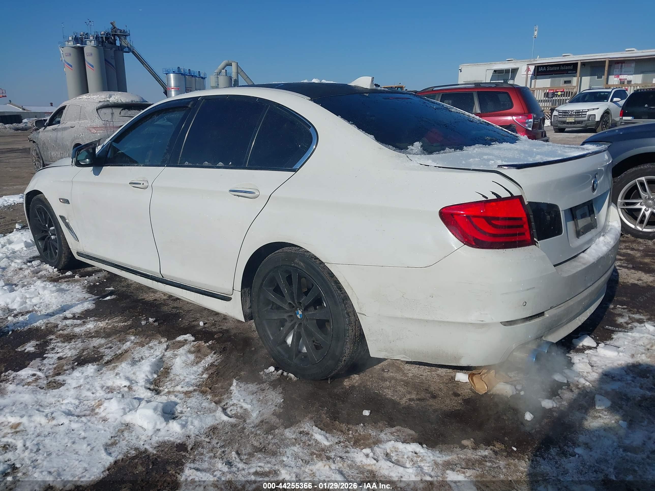 BMW 528I image 3